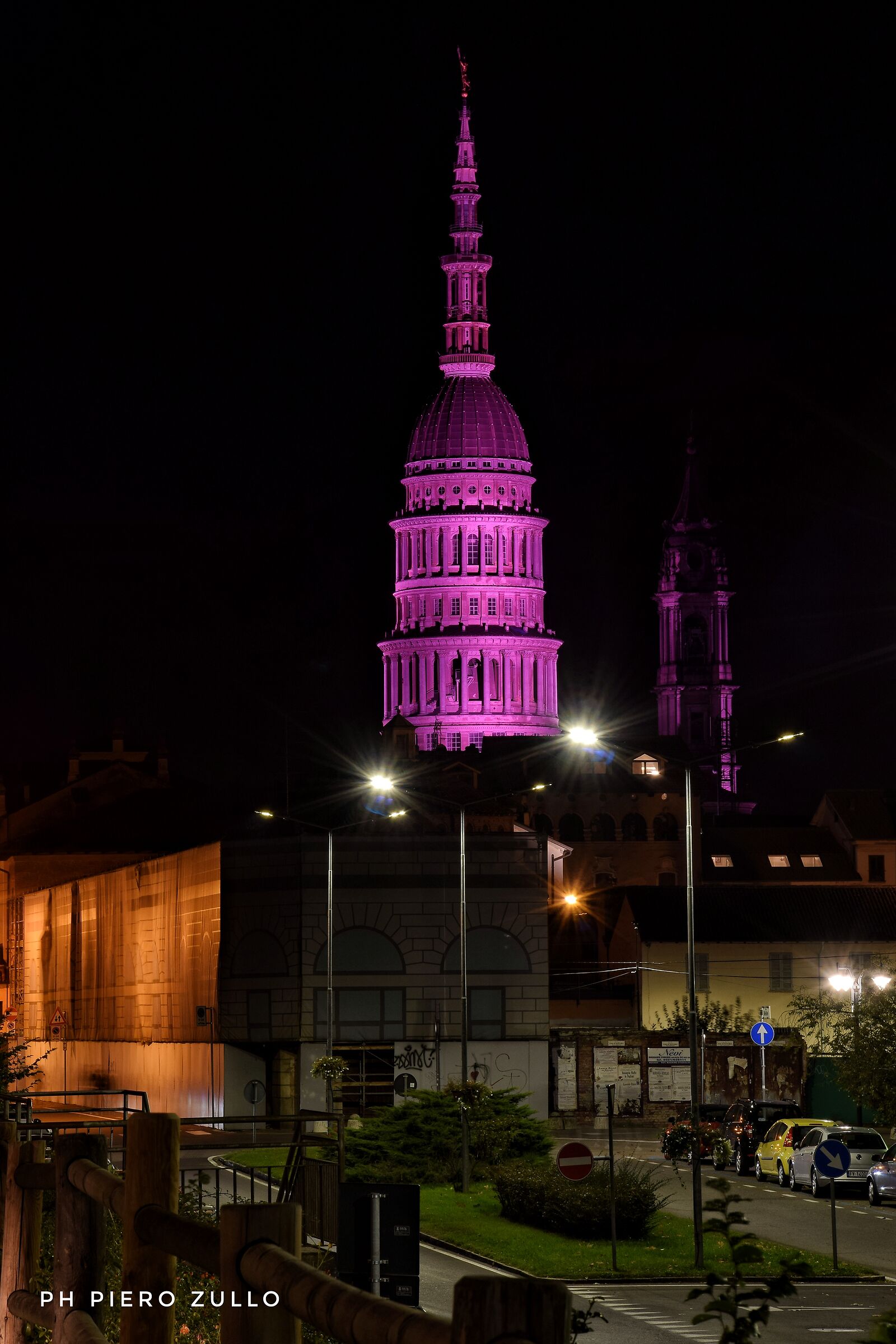 Cupola in rosa per l'Ottobre della Lilt