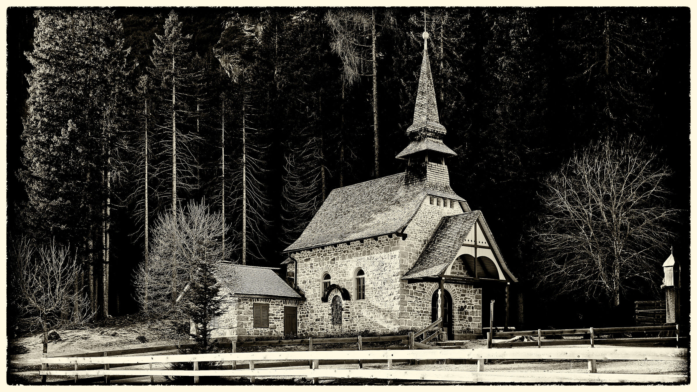 La chiesa (Lago di Braies)