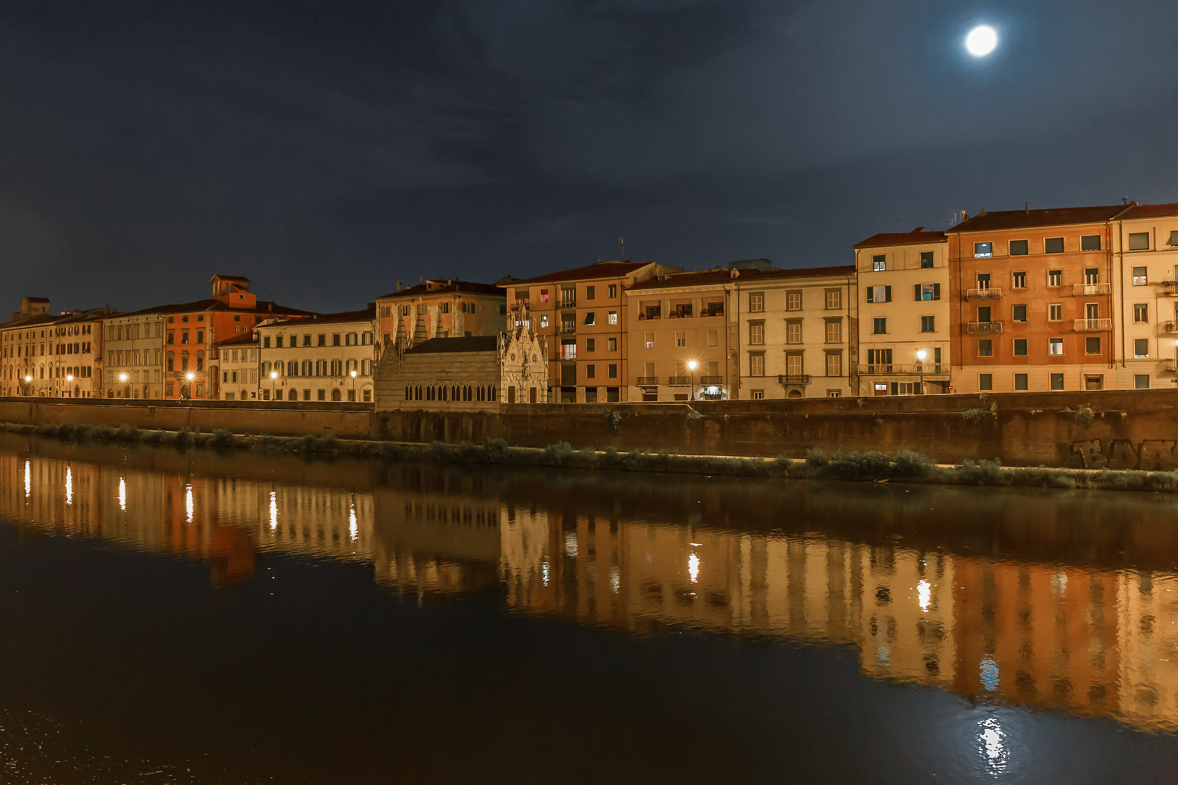 Luna sull'Arno