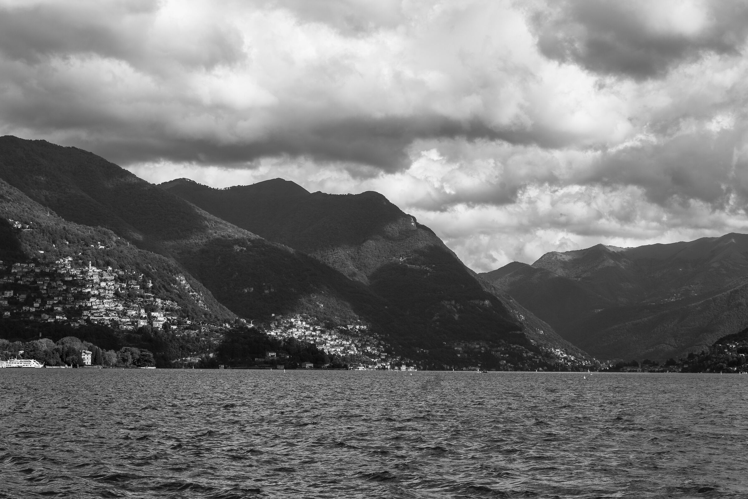 Como Lake B&W