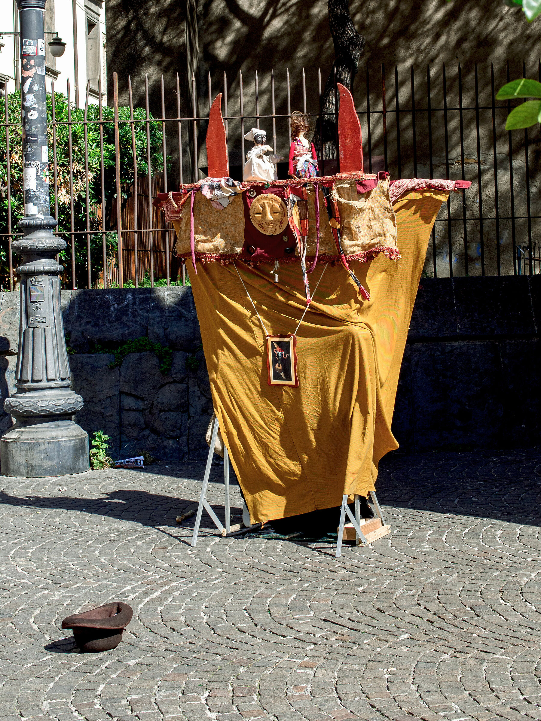 In front of the scenes...