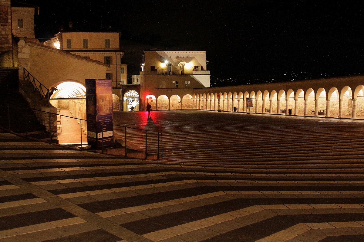 Assisi by night