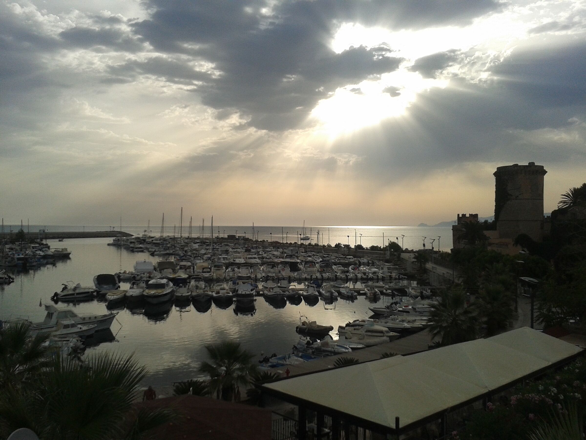 Il gioco tra sole e nuvole