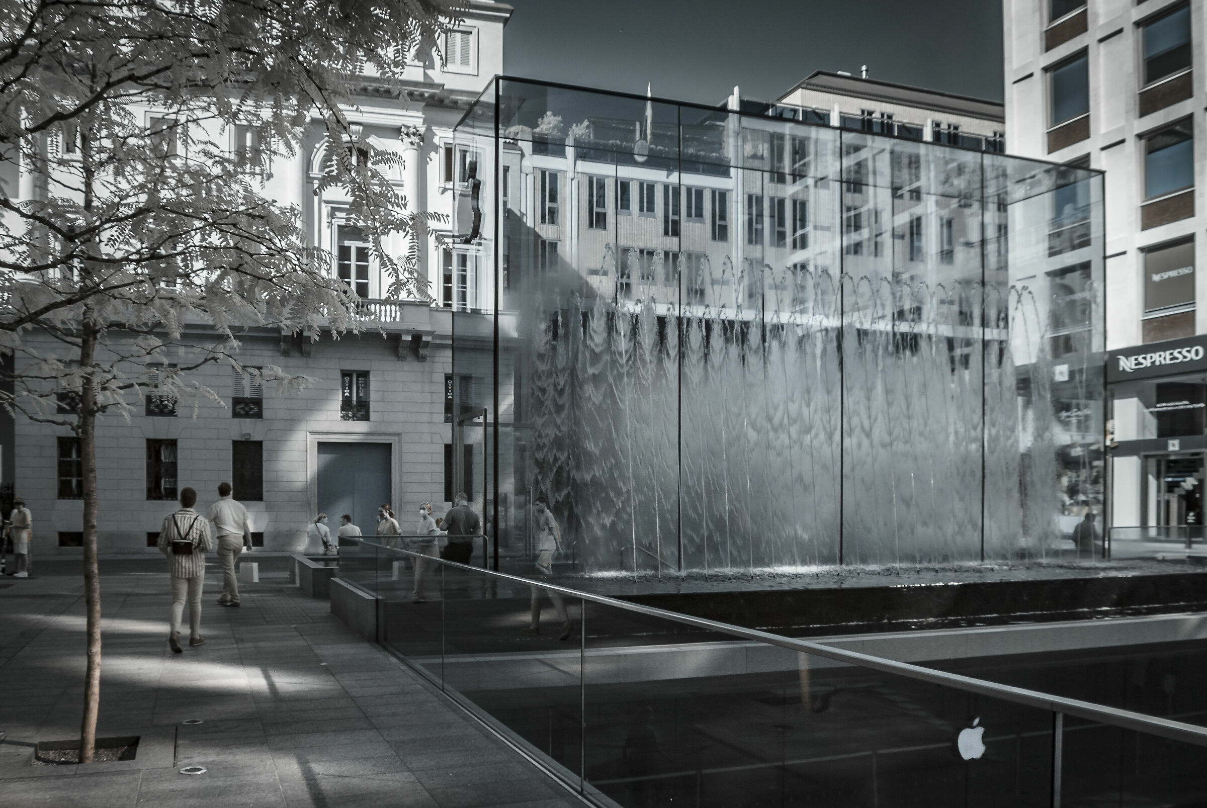 Milano, Piazza Liberty, ifrarosso