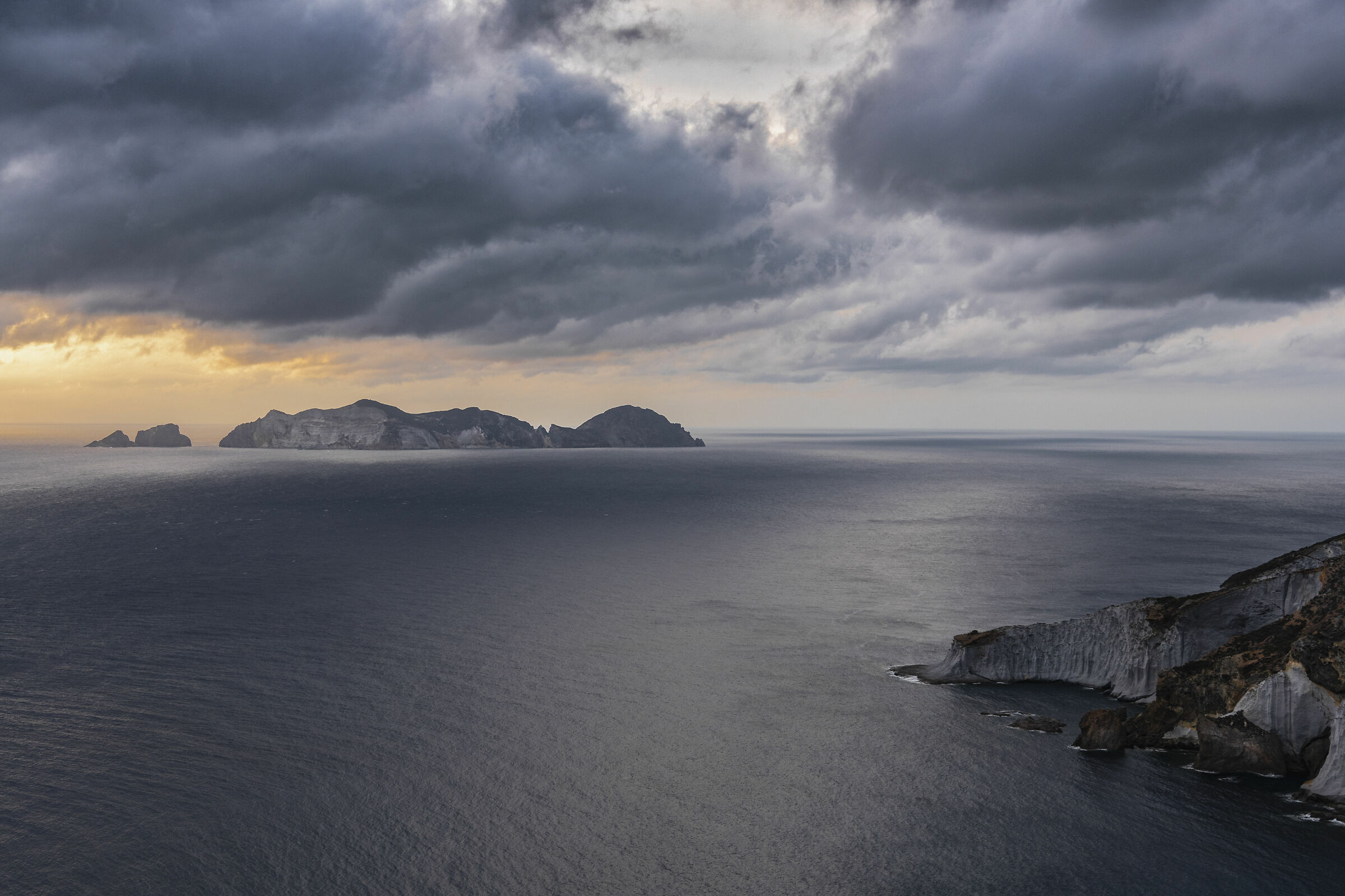 Palmarola Island. 2020.