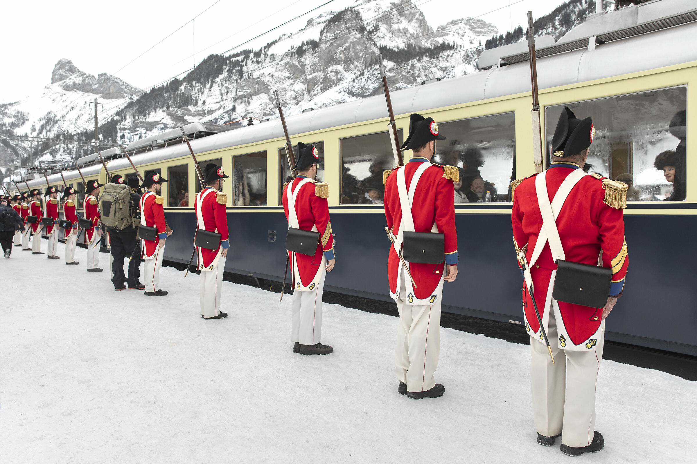 Attenti all'arrivo del treno