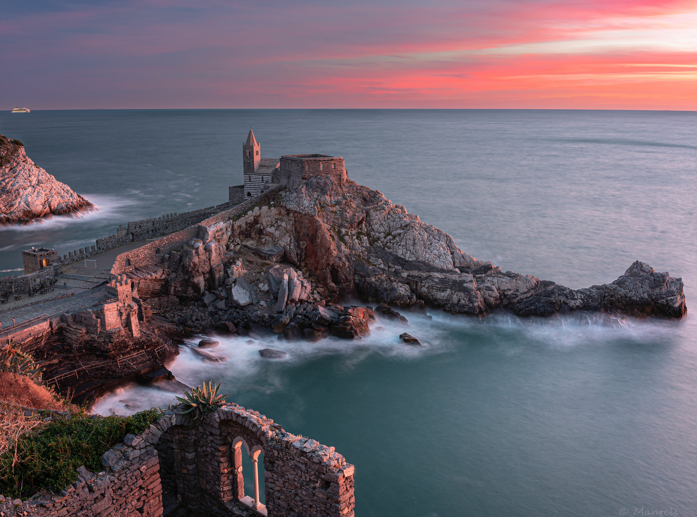 Un classico durante un tramonto bellissimo