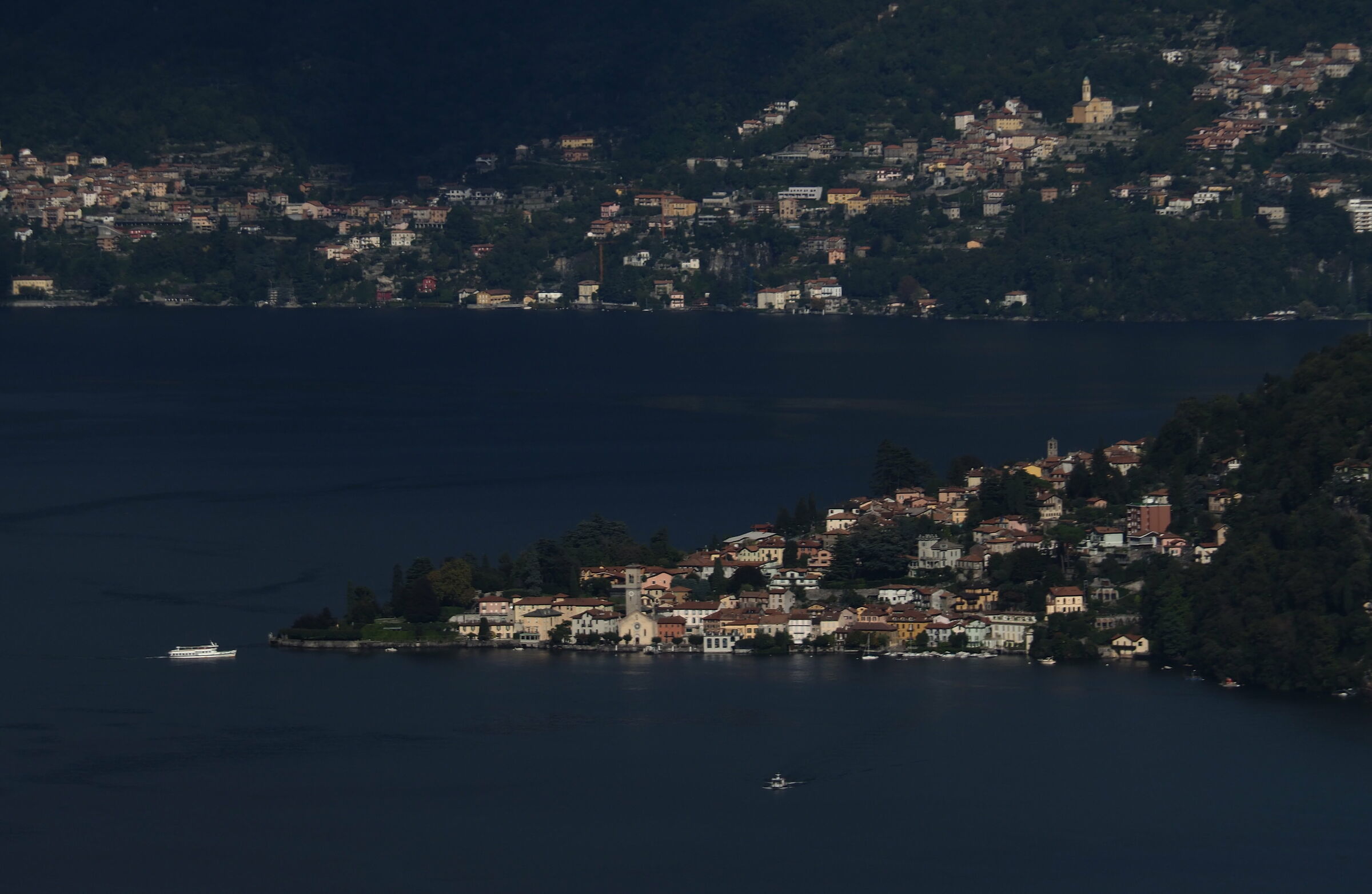 luce serale sul lago