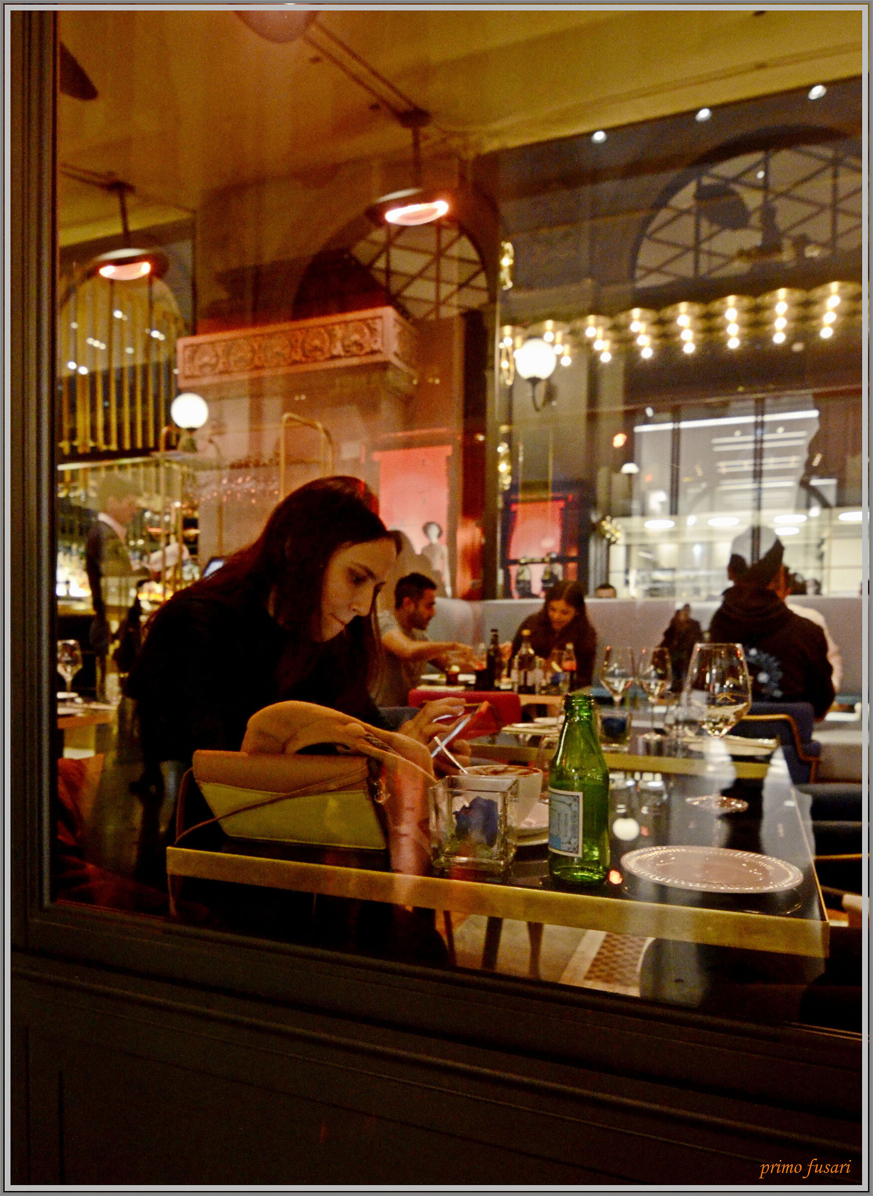 Interno milanese, in Galleria