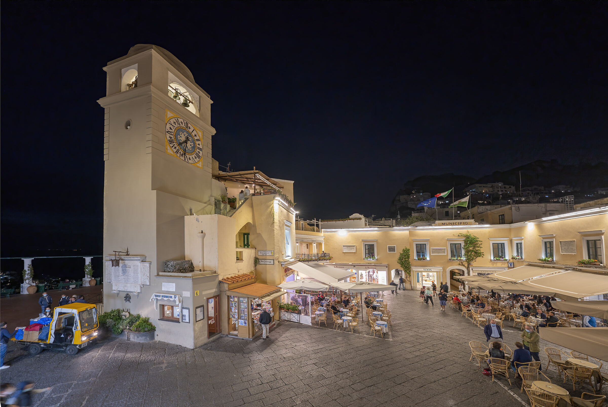 La piazzetta di notte