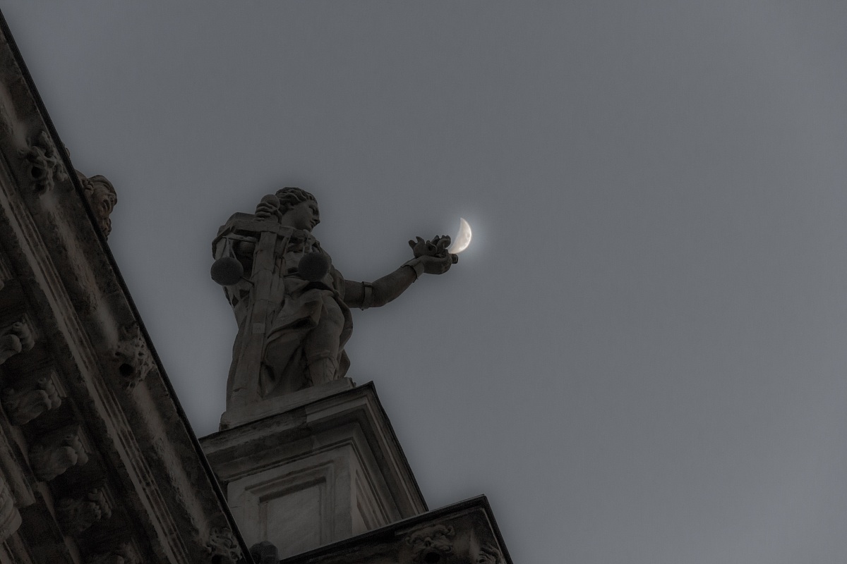 Giustizia in Piazza Castello