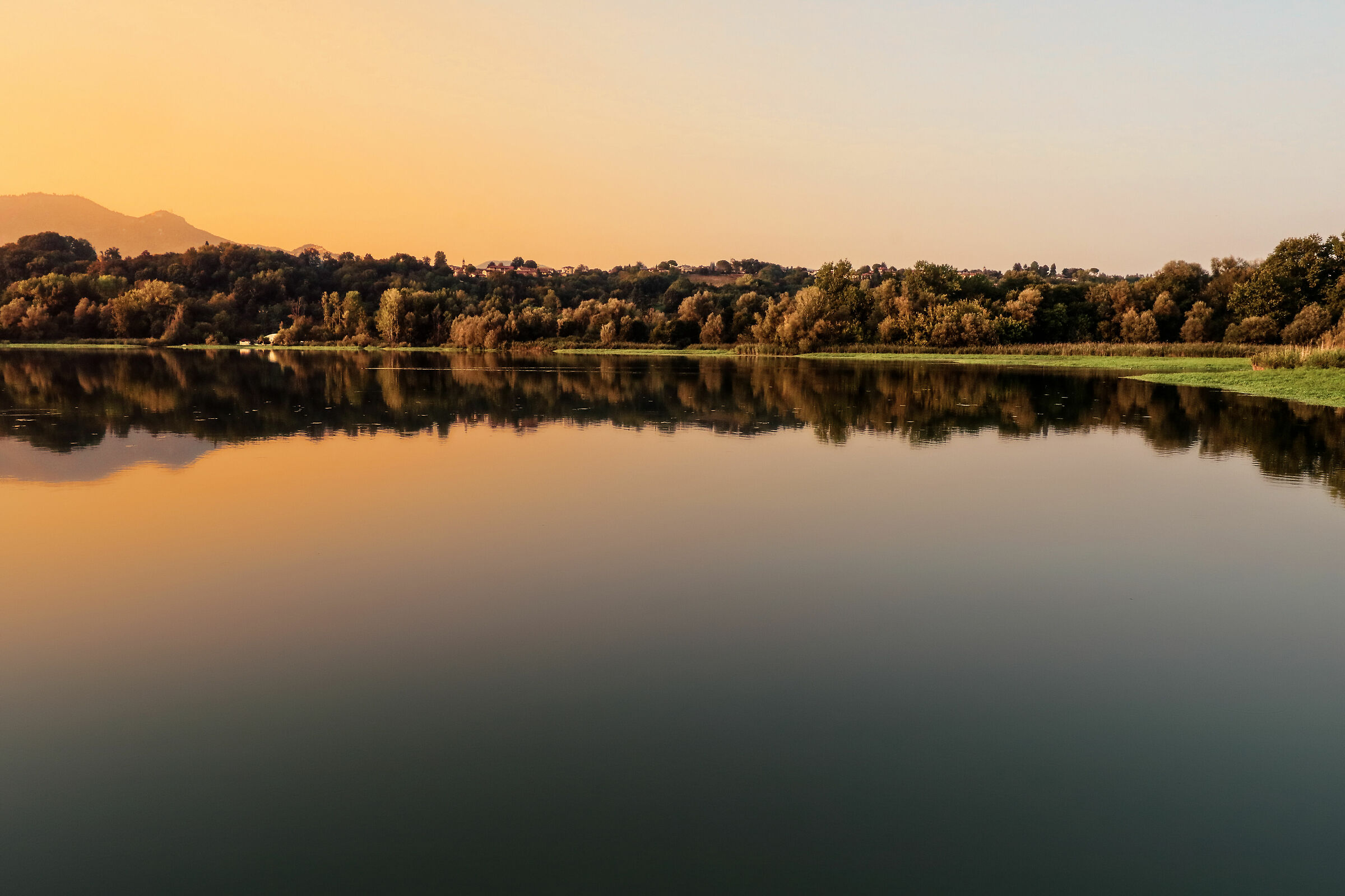tramonto sul lago