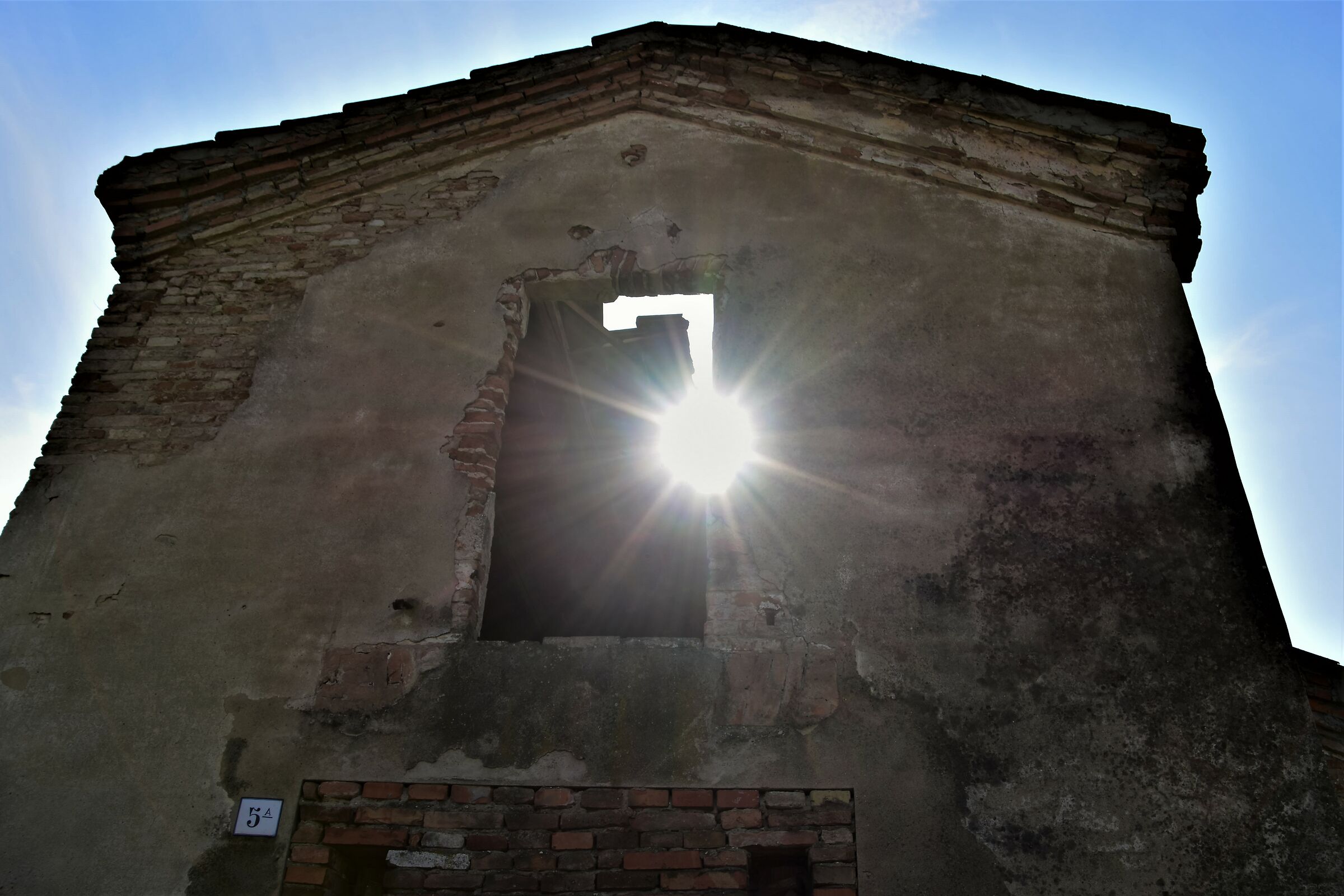 Il sole alla finestra