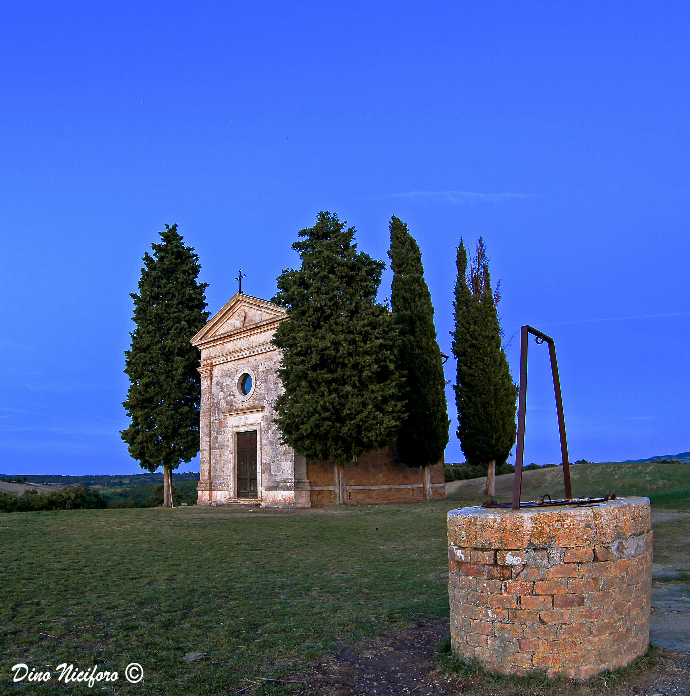 Madonna's Chapel in Val D'Orcia