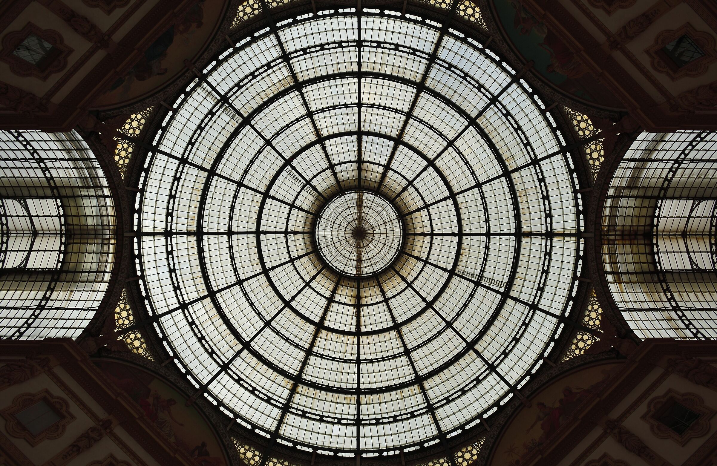 Se vai in Galleria e guardi in su....