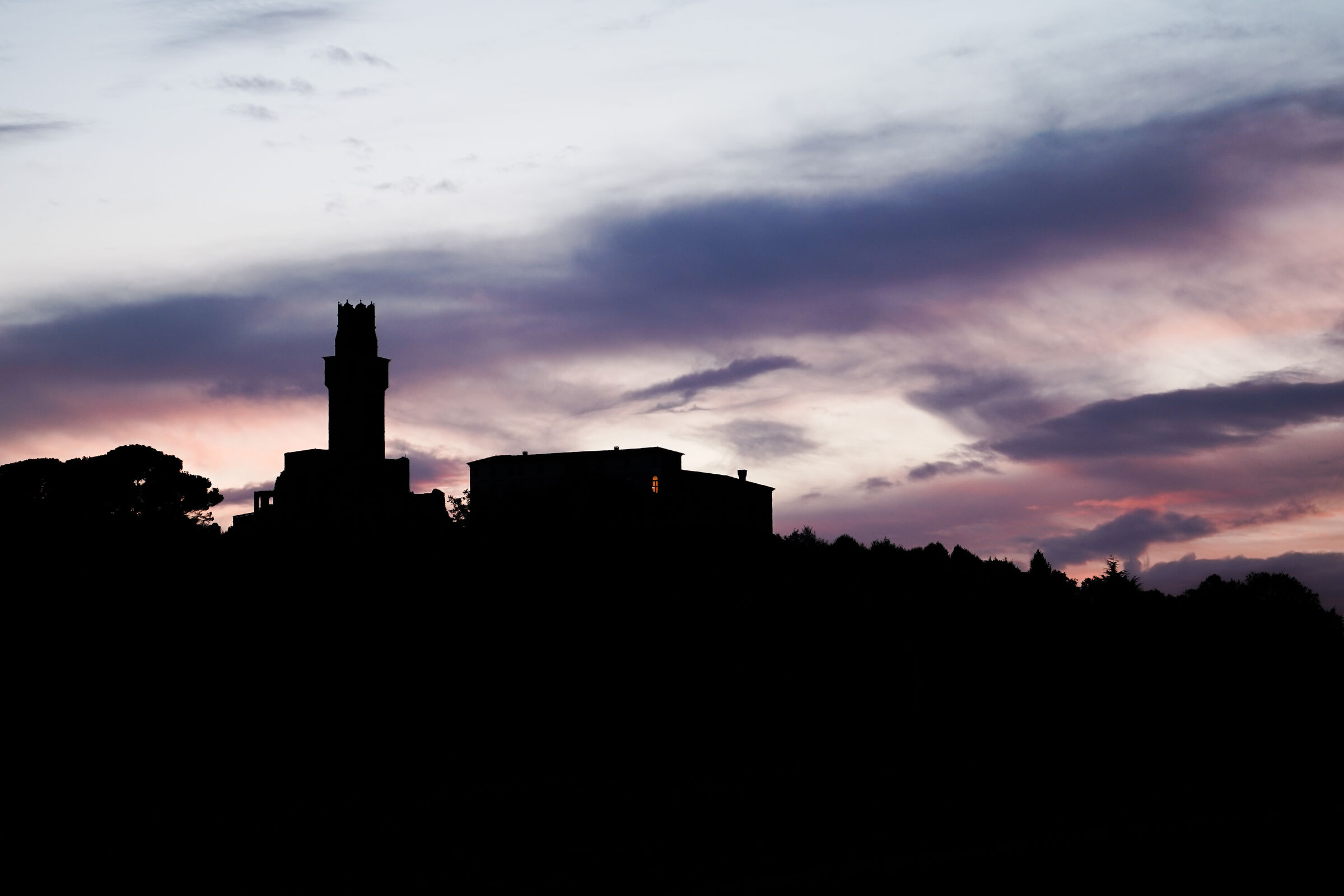 qualcuno veglia in Castello