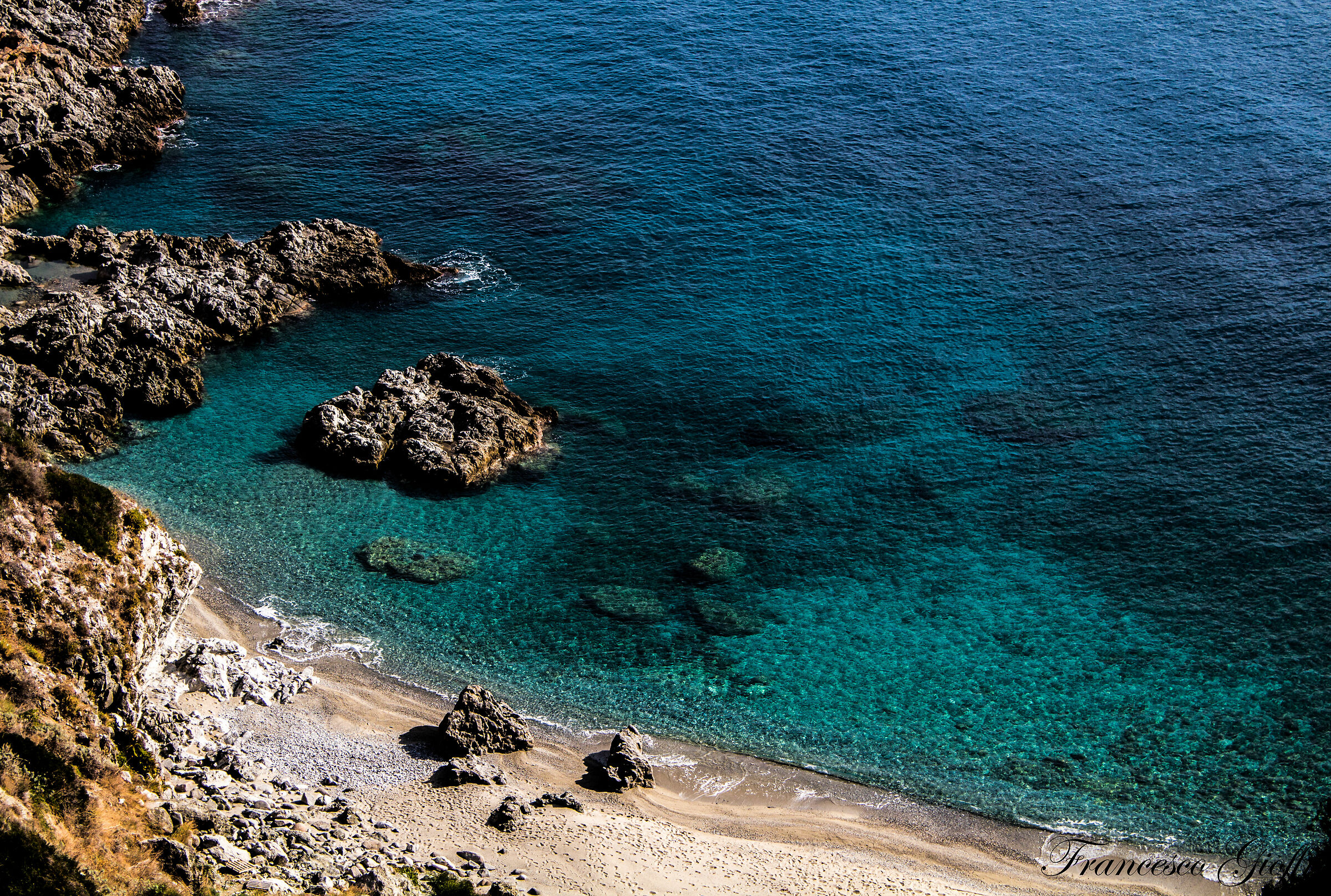 Scogliera magica, Caminia