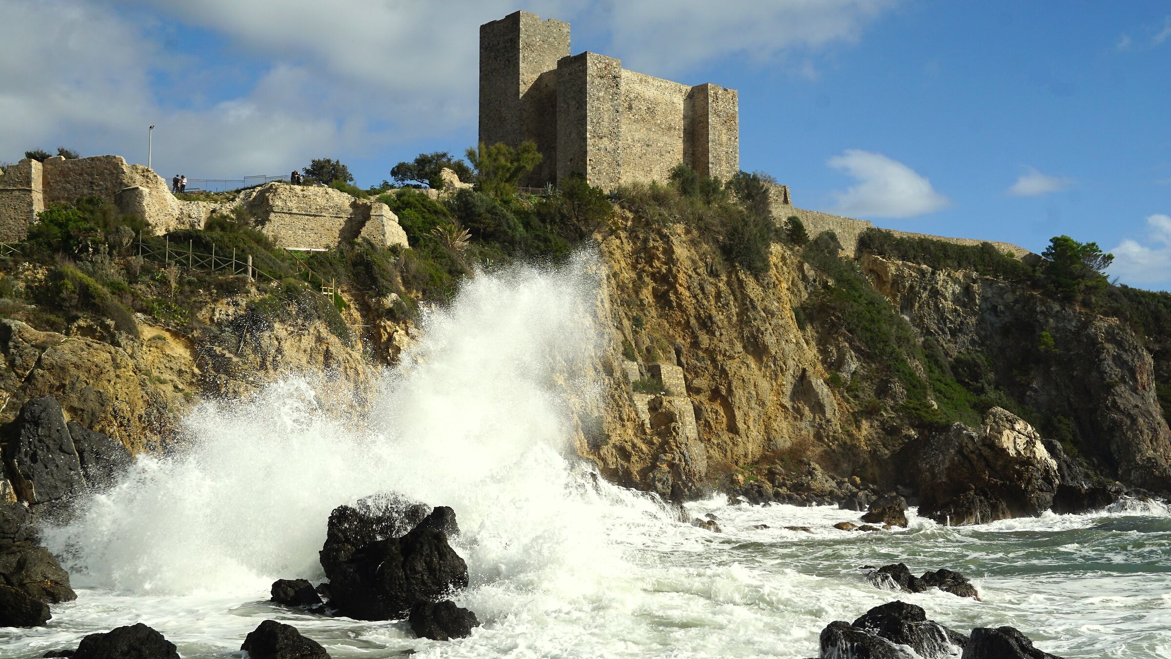Mare mosso a Talamone