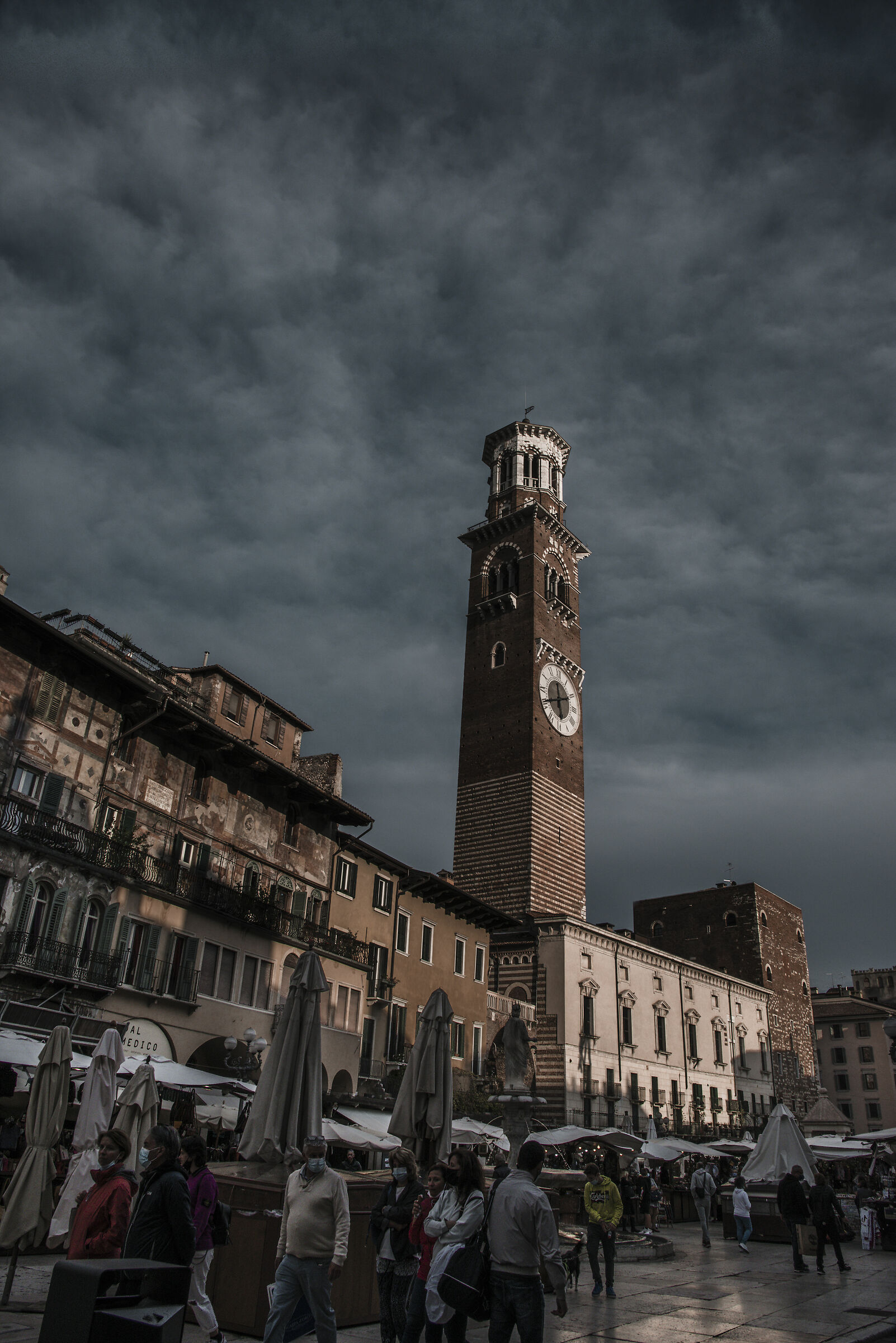 Verona piazza Erbe_1