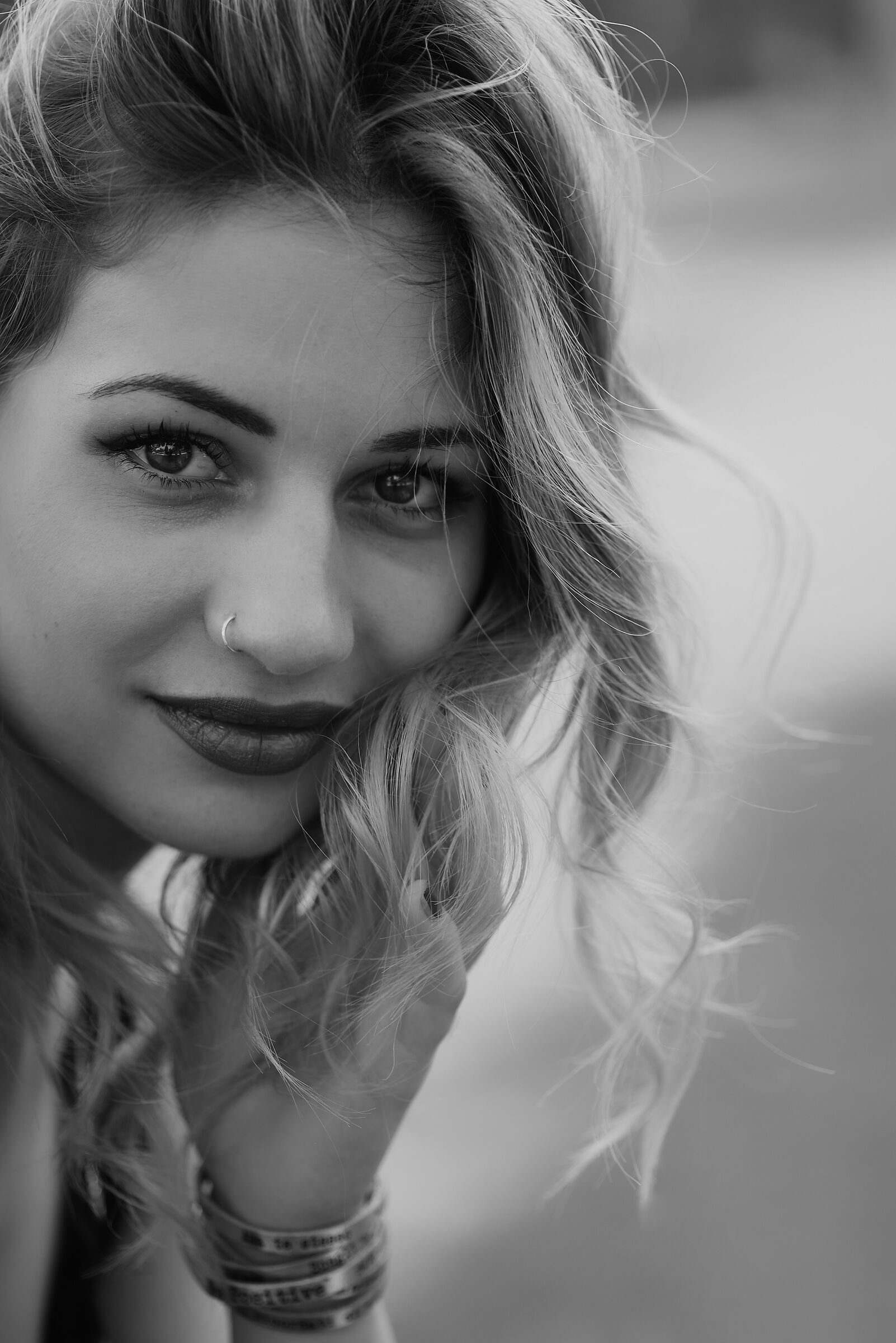 B&W
