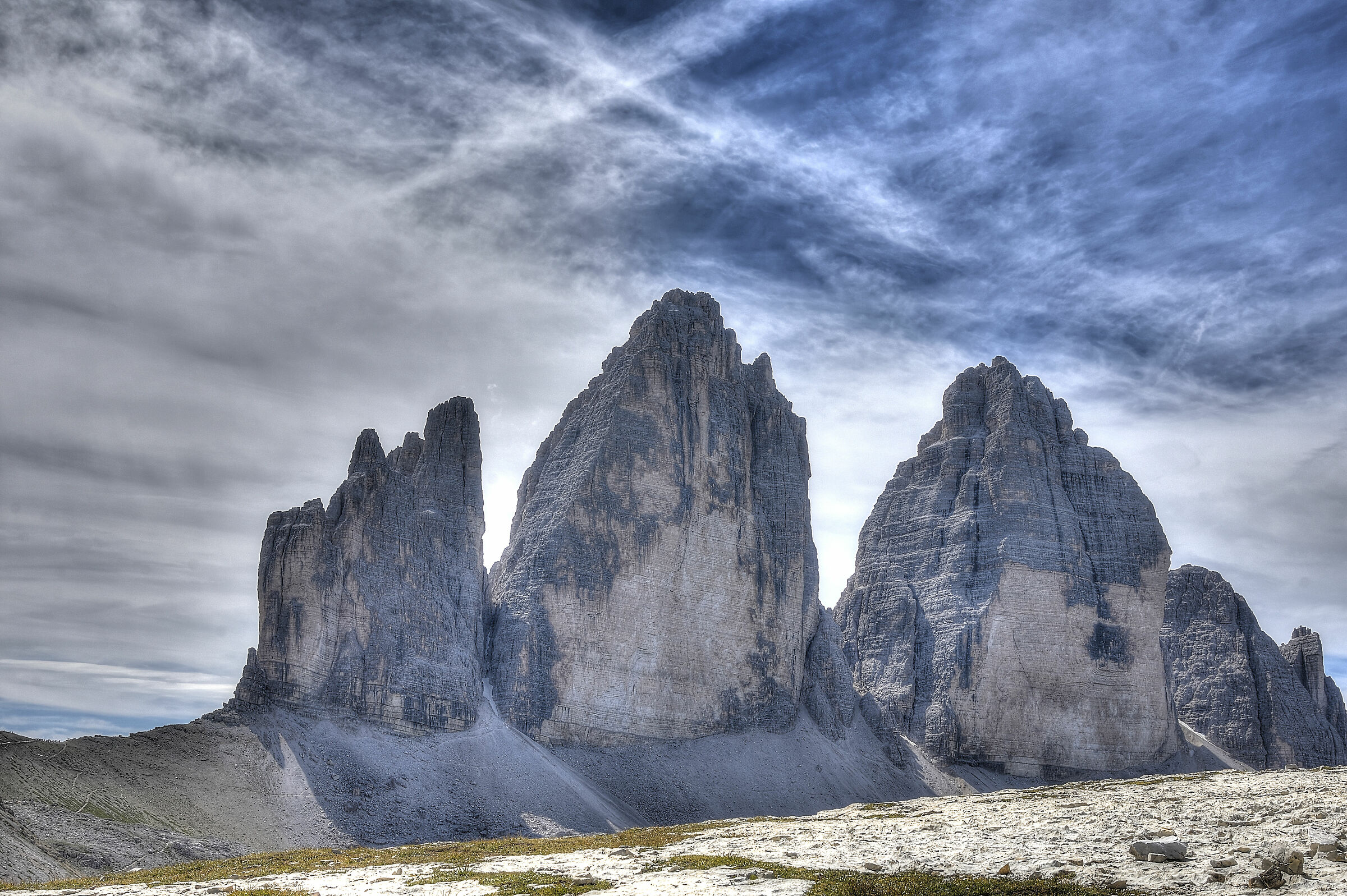 3 peaks