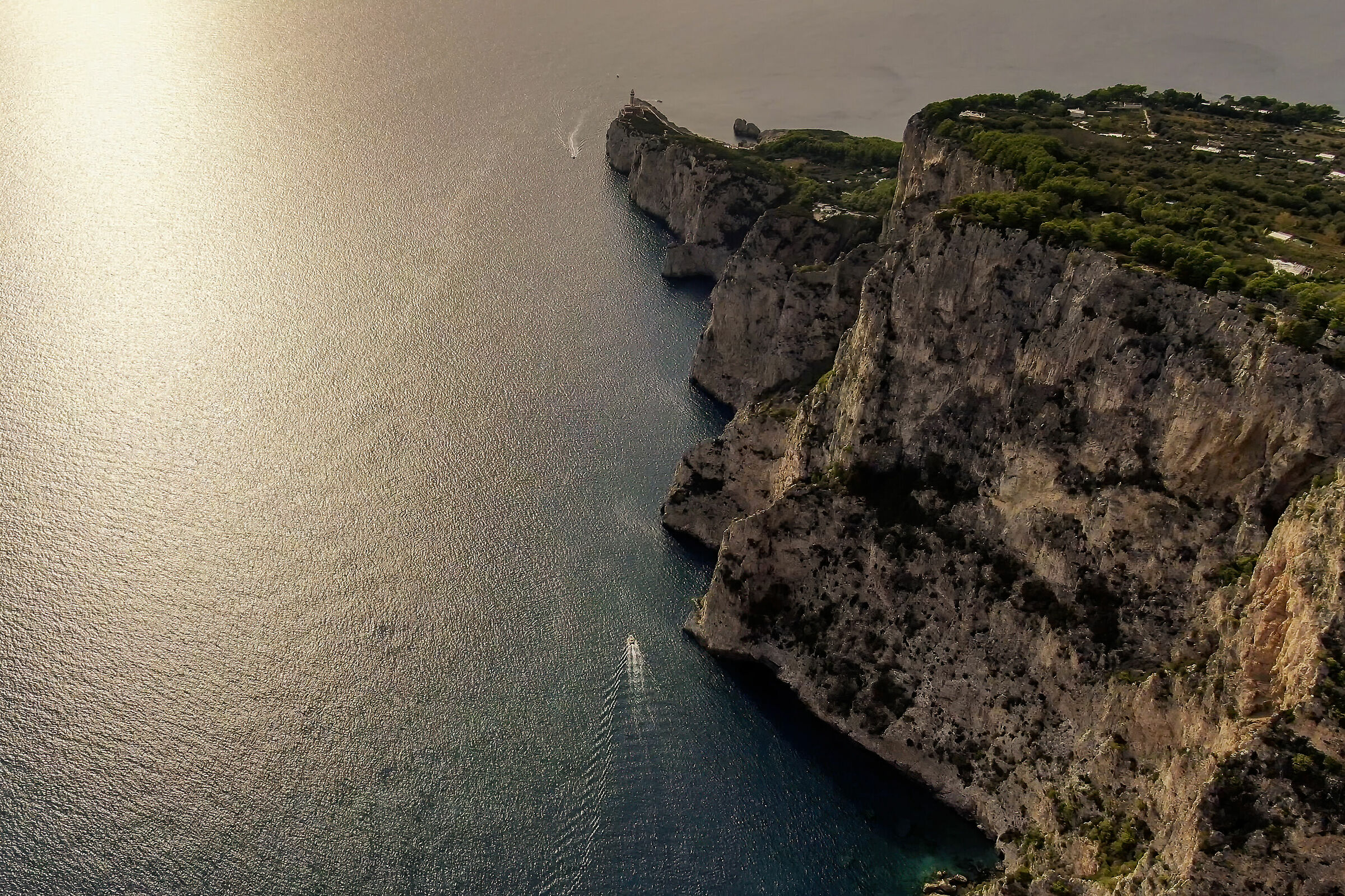 Faro di Punta Carena dall'Elicottero.
