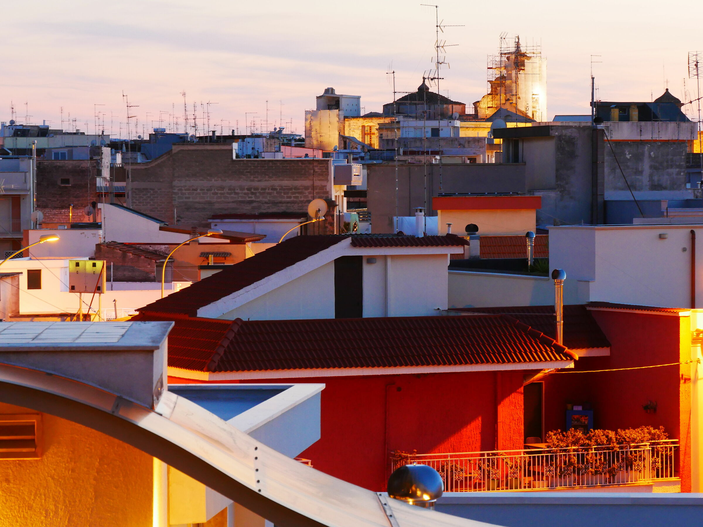 l' imbrunire di una domenica autunnale