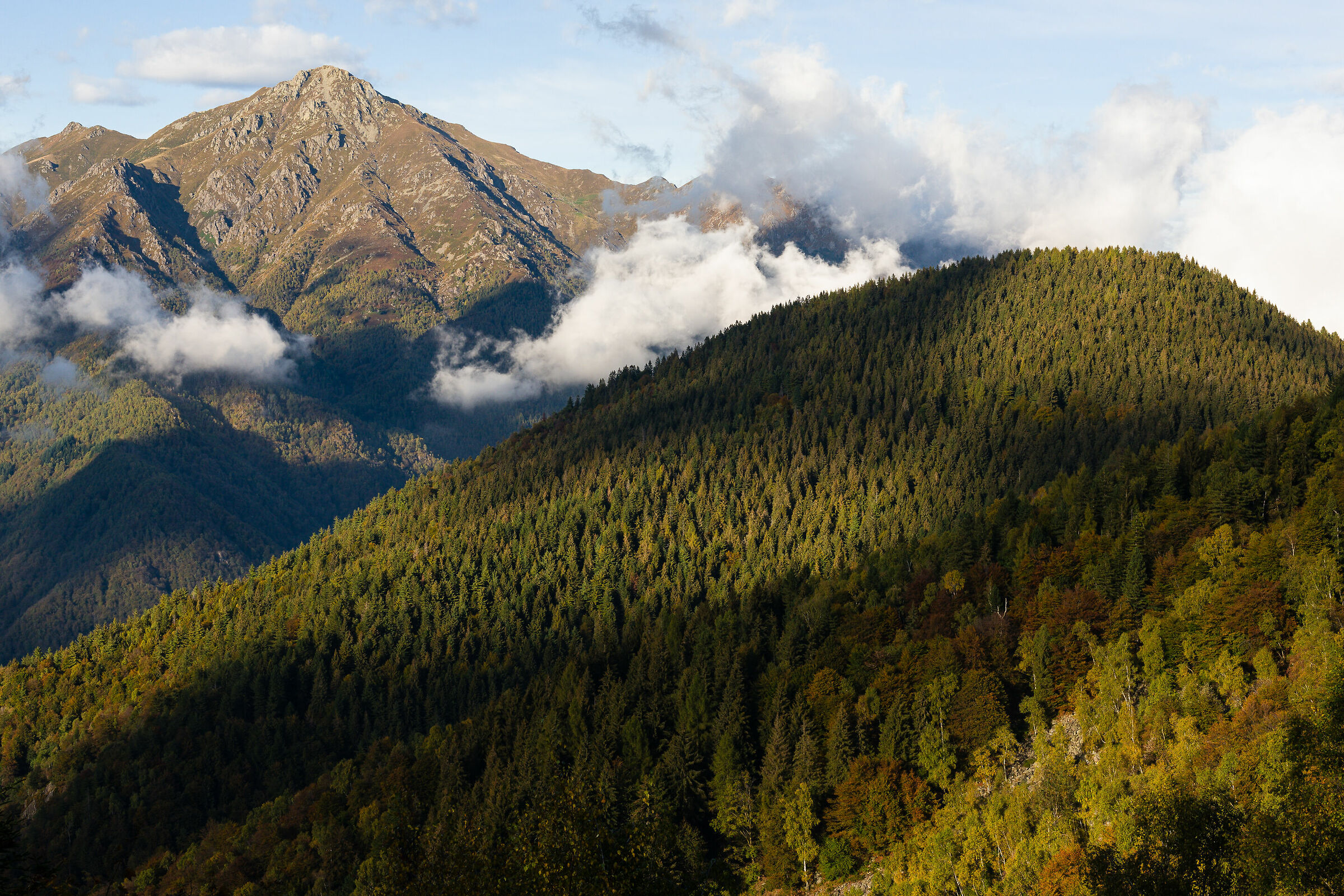 ...ed accarezza Monte Barone