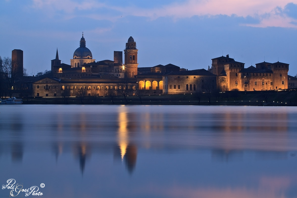 Mantua by night
