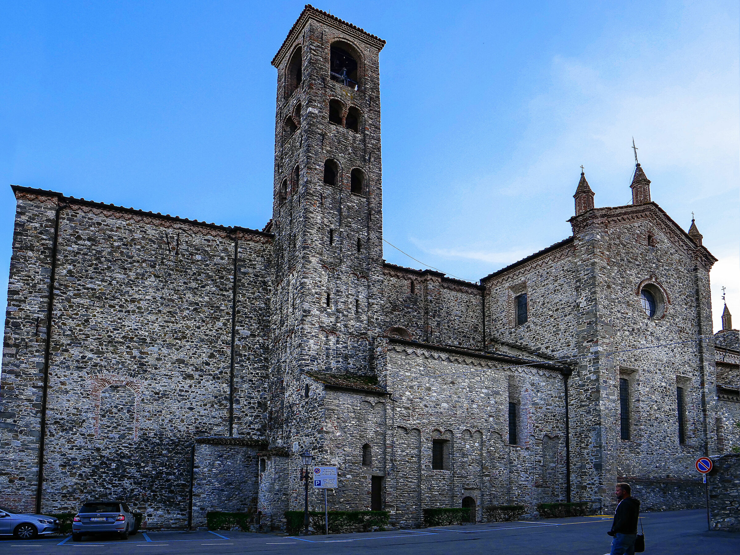 Vista laterale Basilica di San Colombano