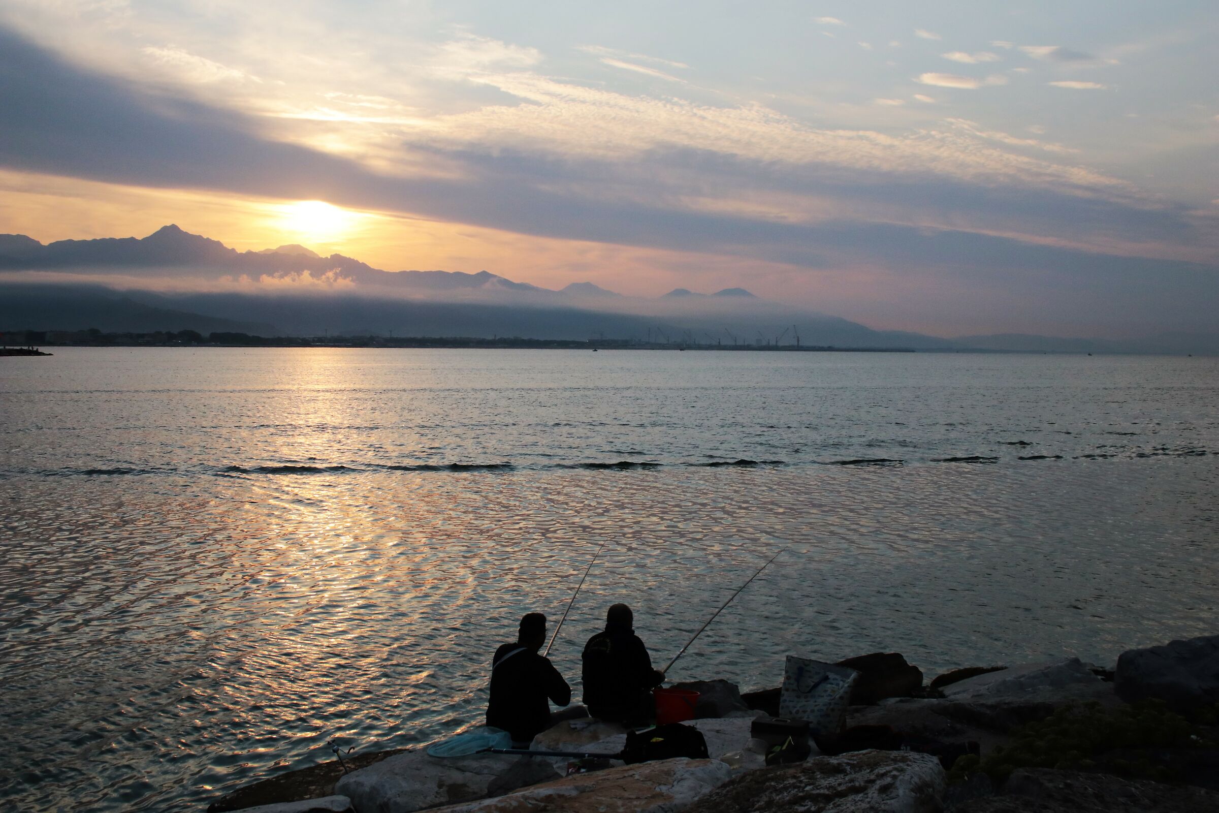 " Fishing on the Rocks "