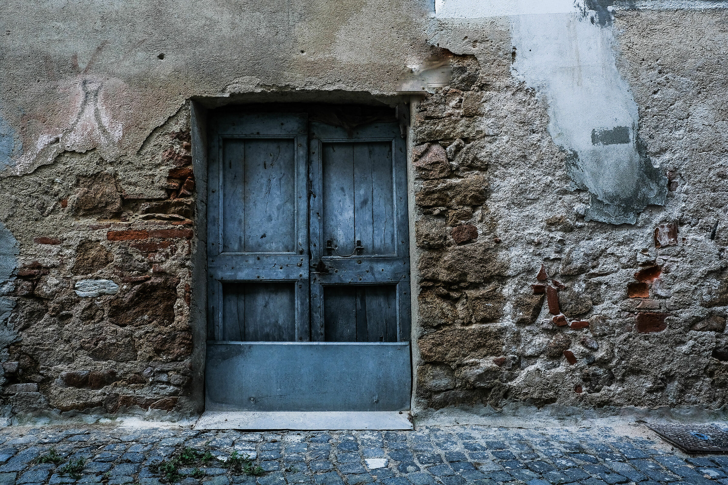 Porta nel borgo perduto