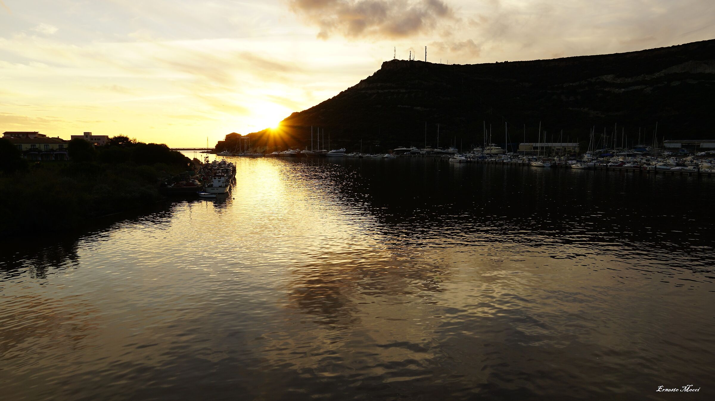 Tramonto sul Fiume e un Sorriso di Fine Giornata