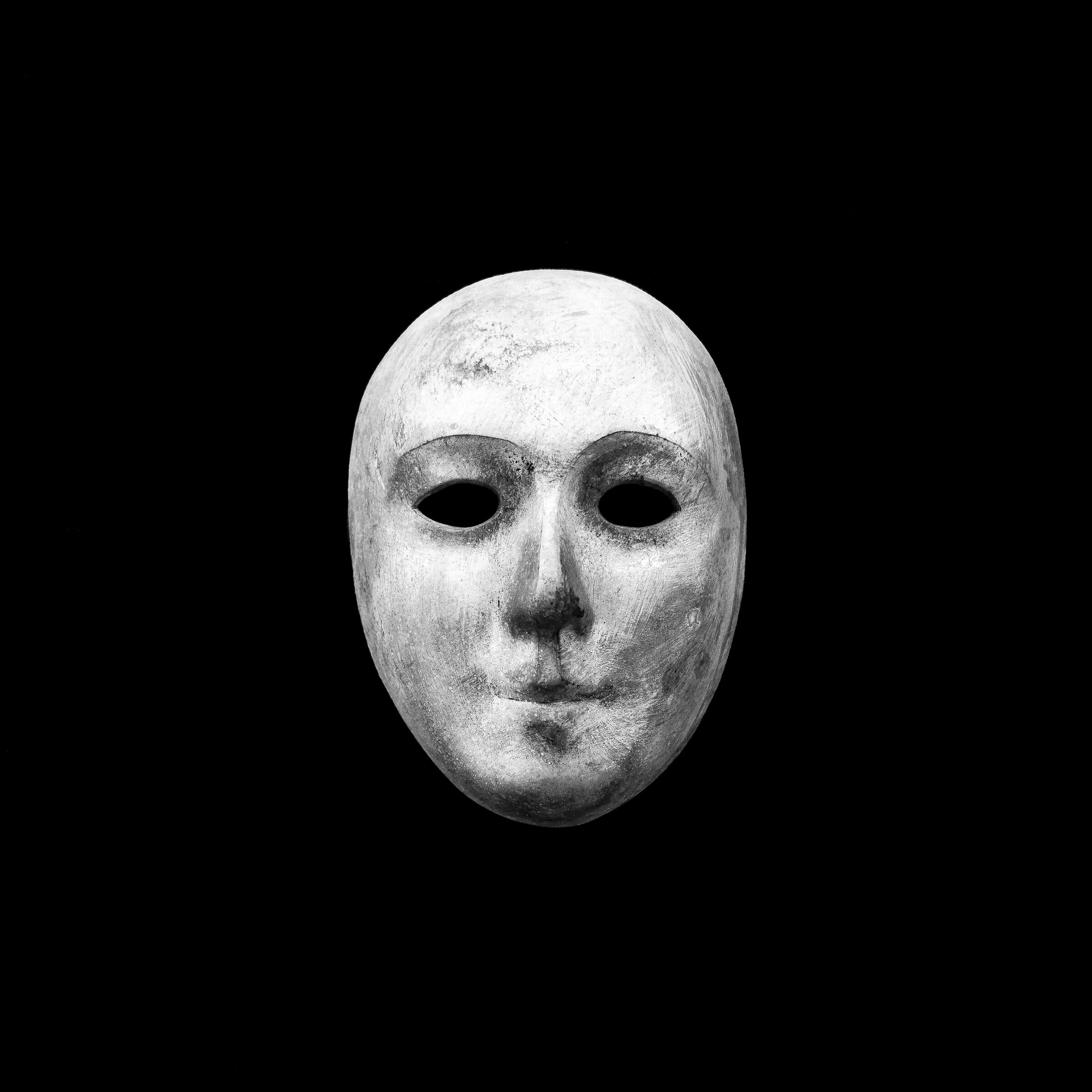 Appearances often deceive.  (Aesopo)