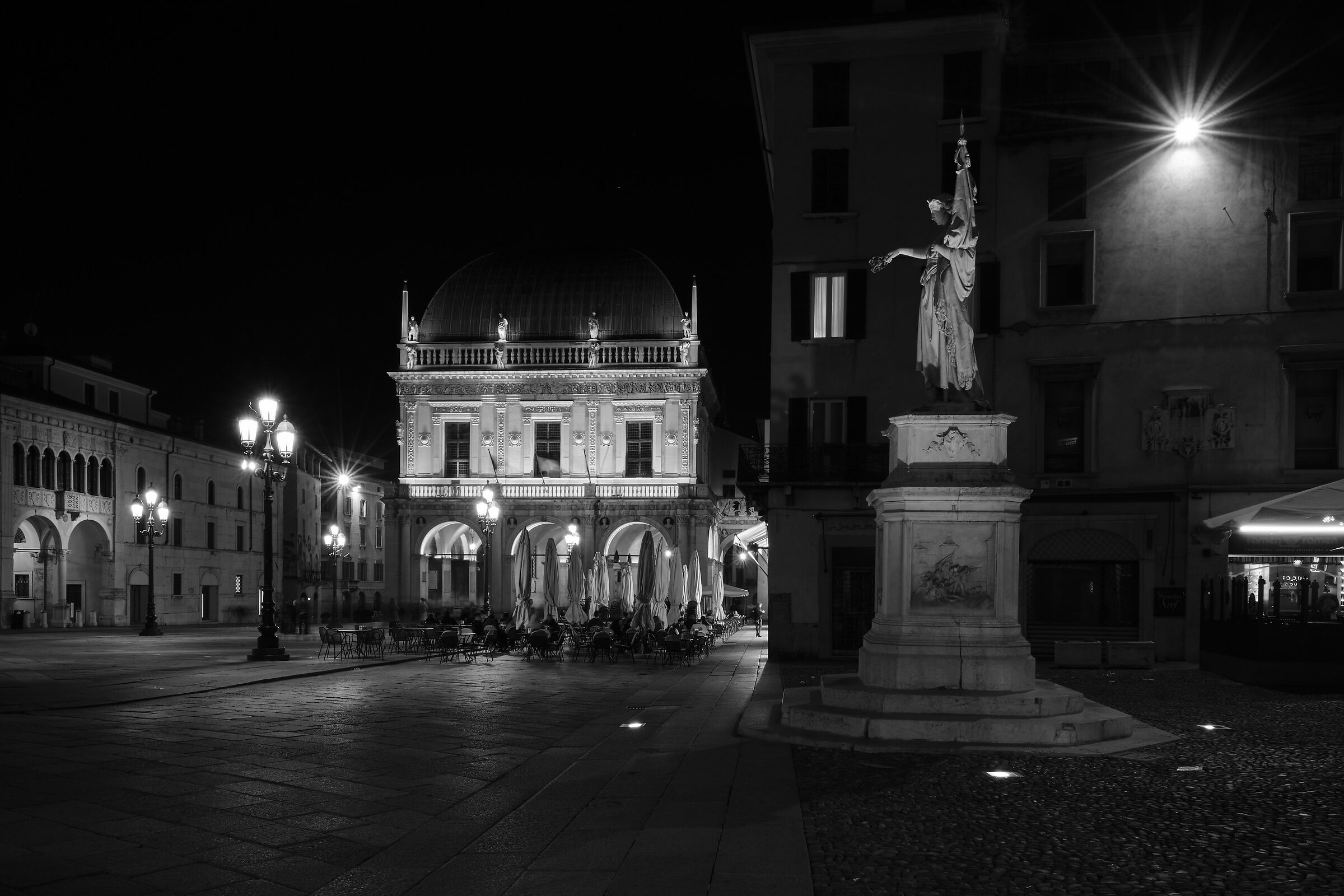Piazza della Loggia by night