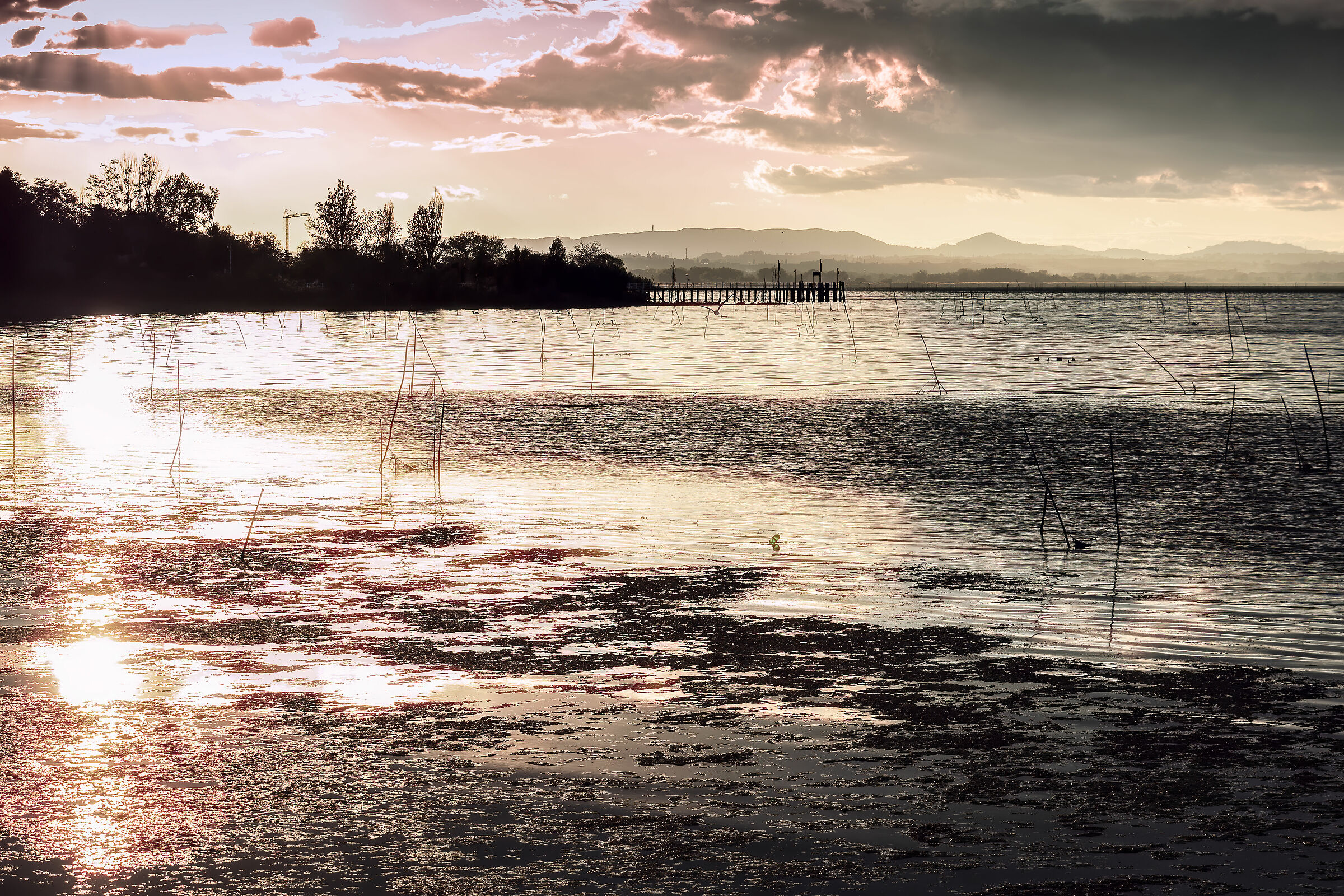 controluce sul lago trasimeno