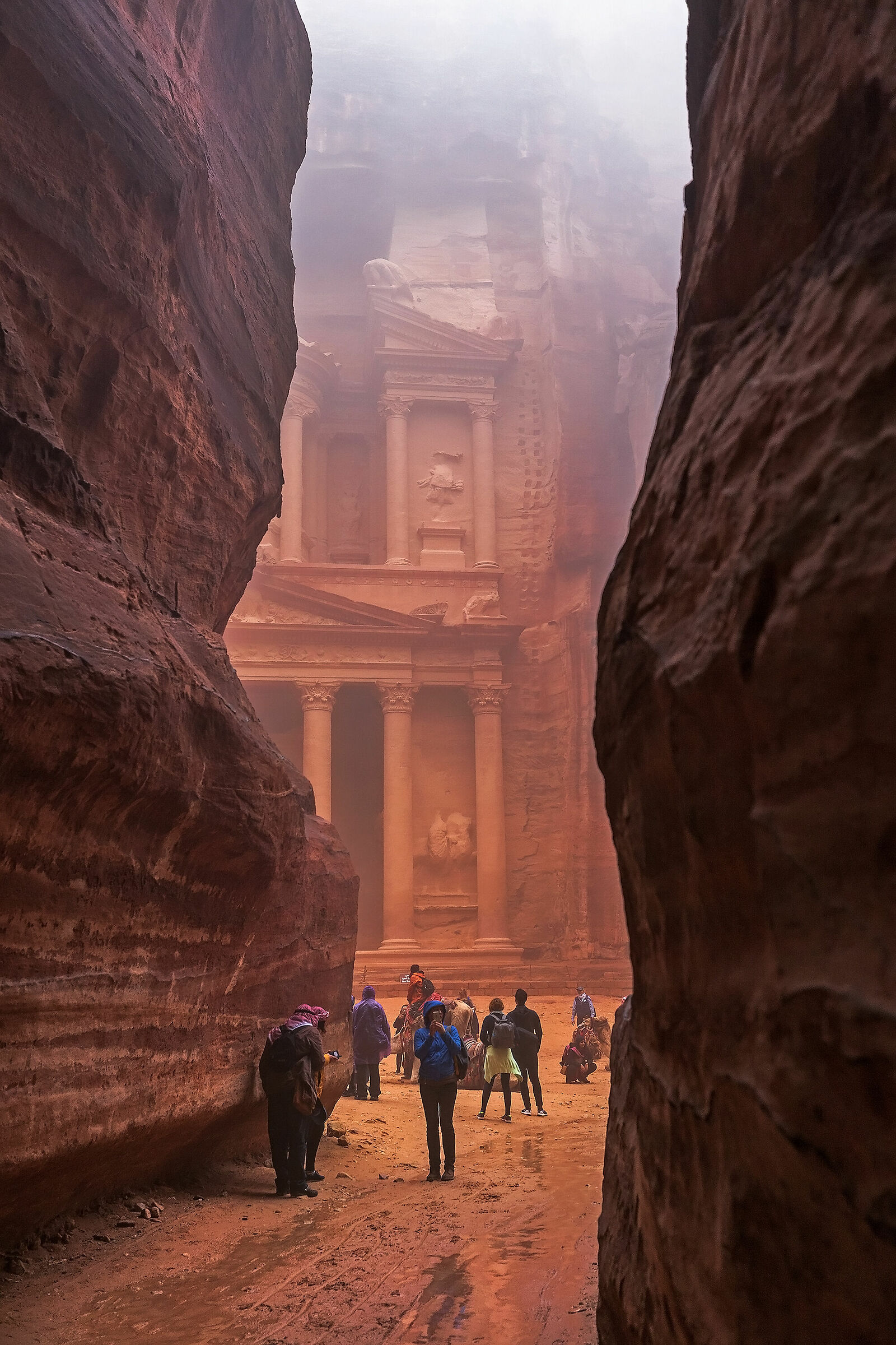 Petra way to El Khasneh al Faroun
