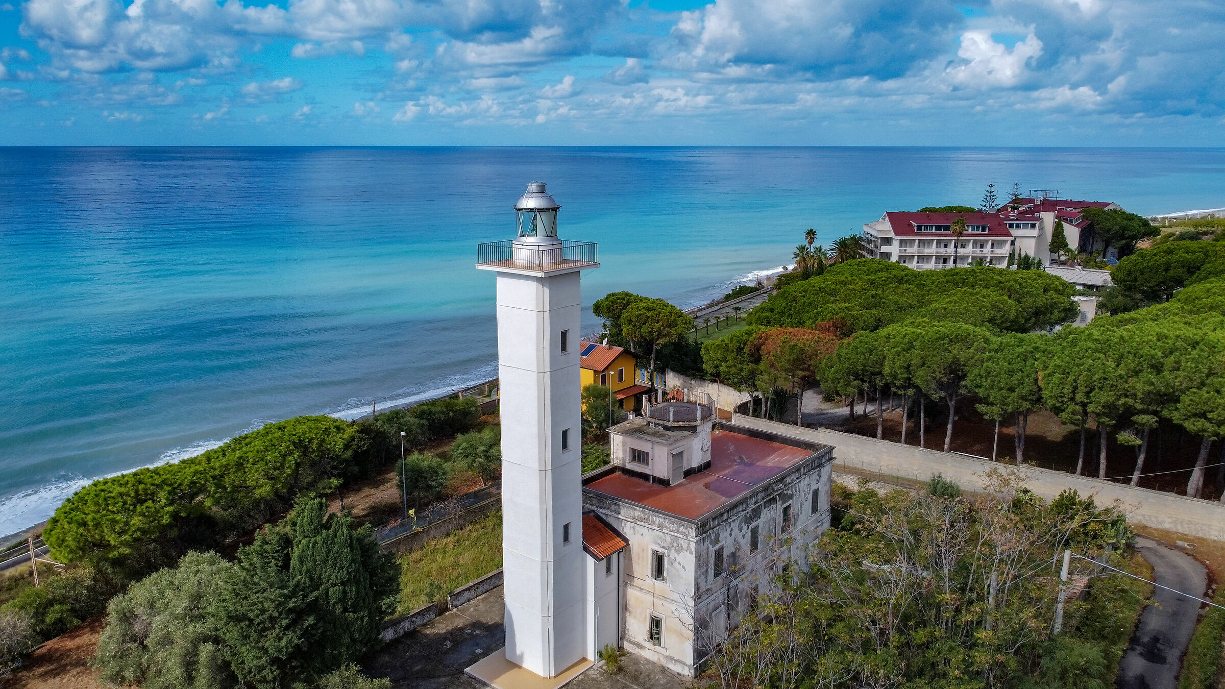 Il Faro Luce nelle Tenebre