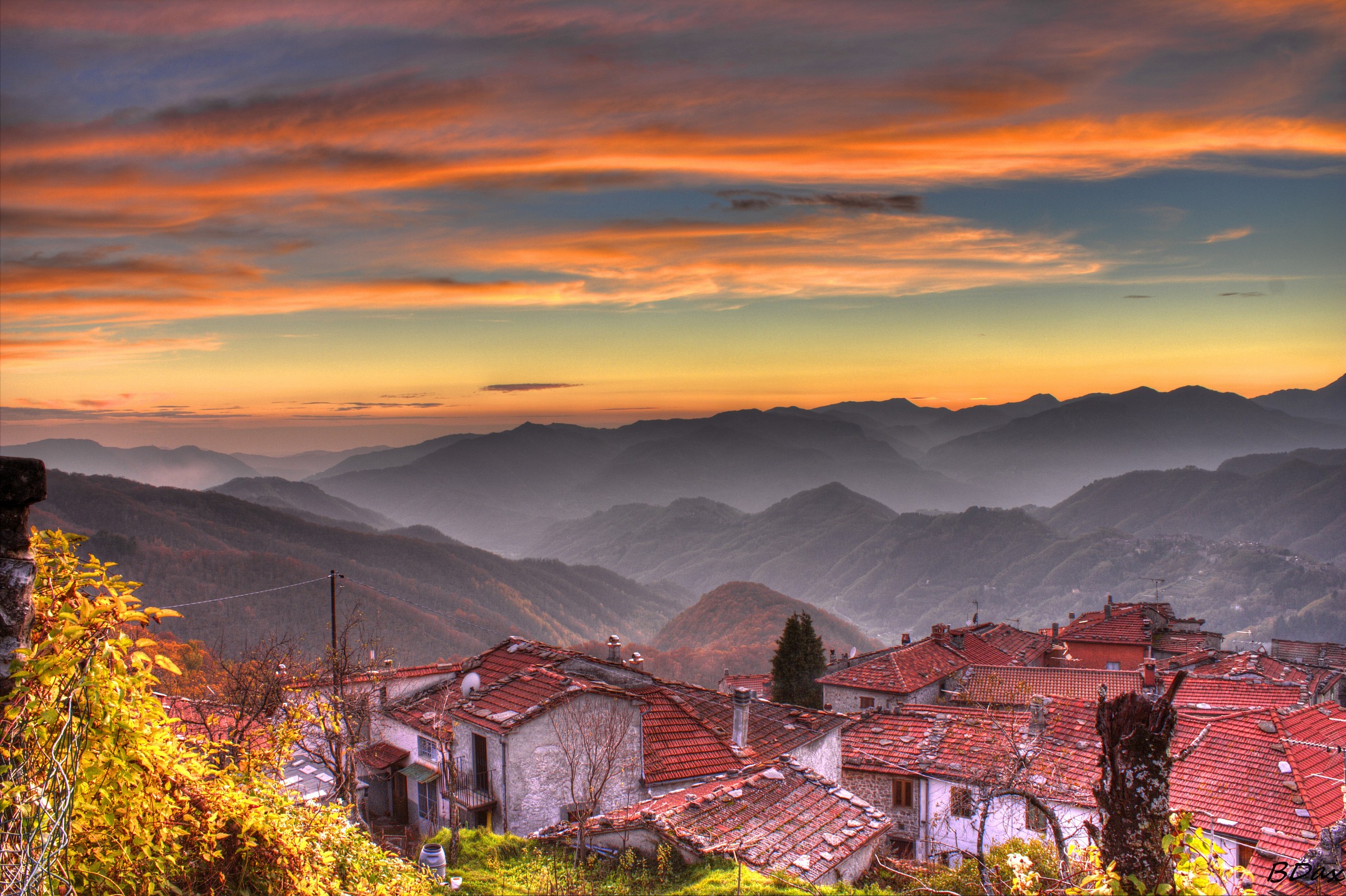 Tramonto a Montefegatesi