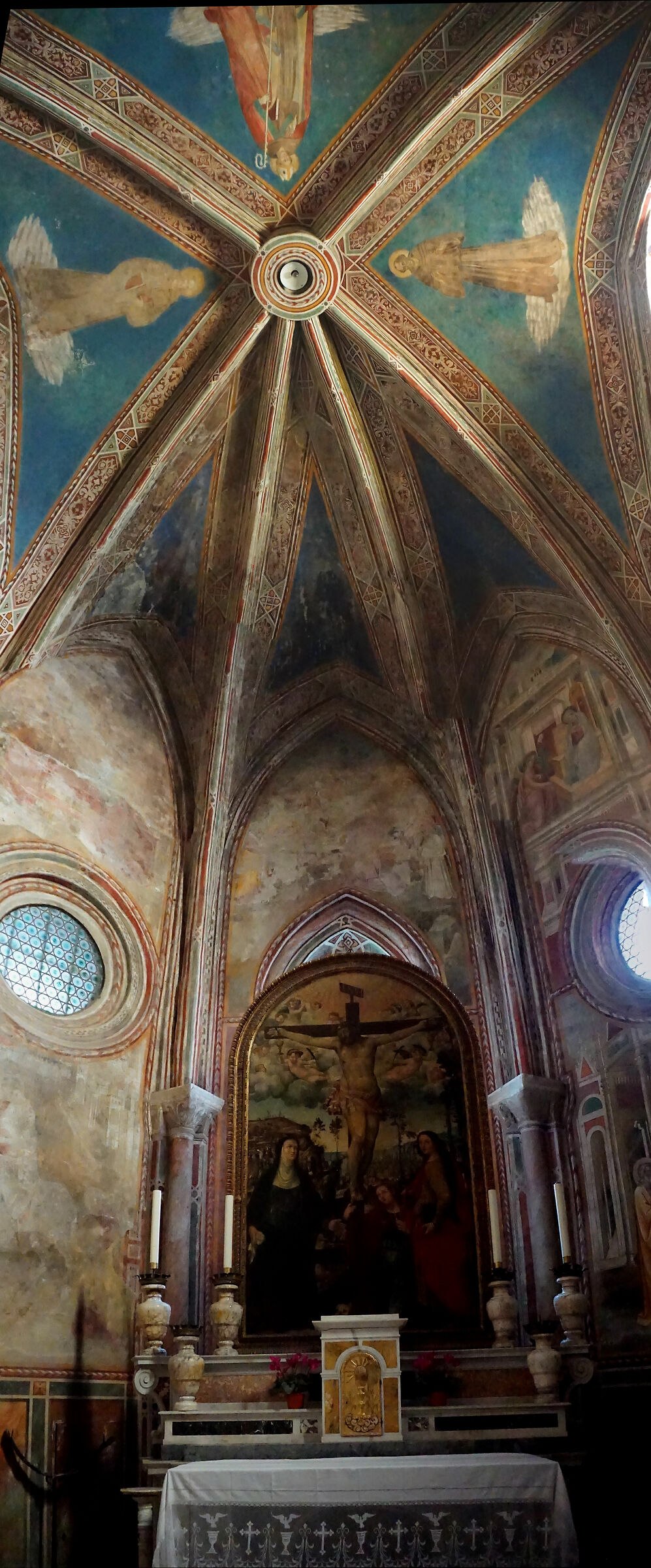 Volterra, Cappella della Croce di giorno