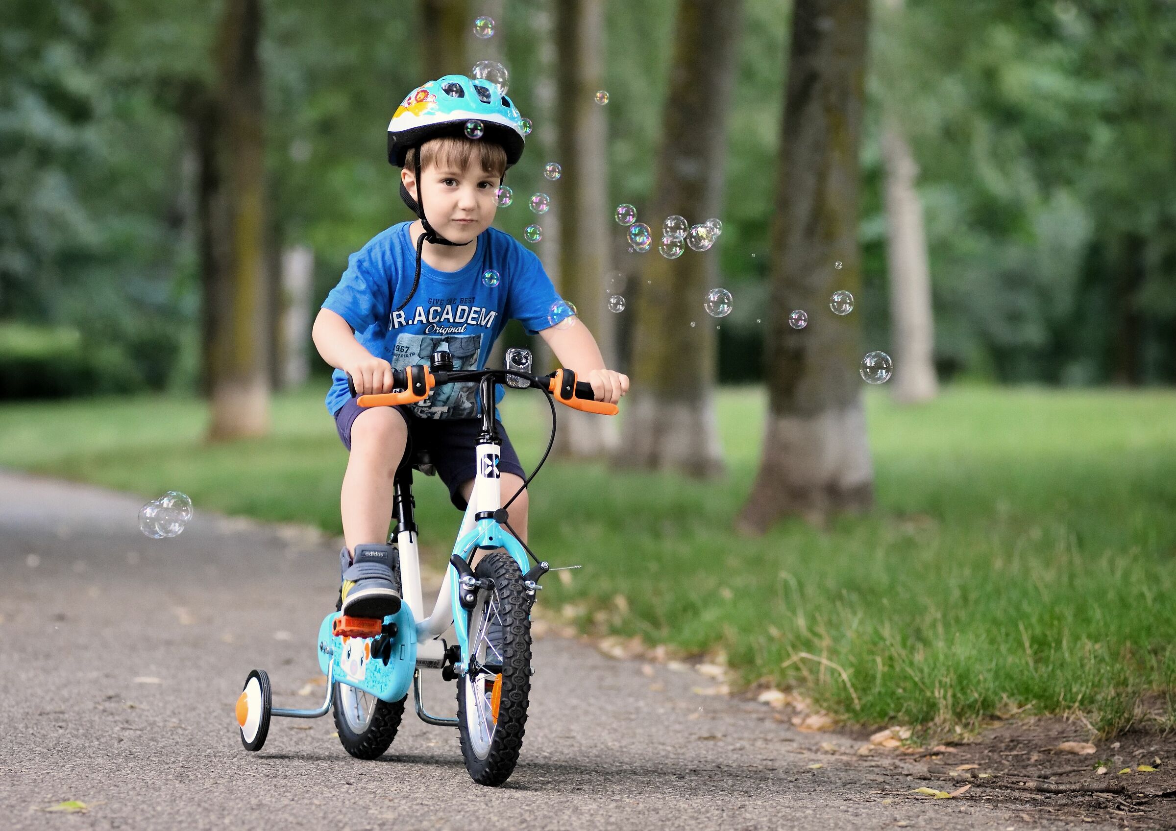 Pedalando tra le bolle