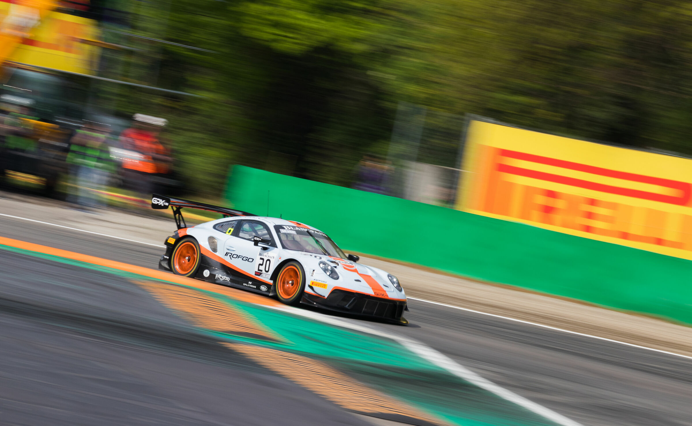 Flat-six engine at work