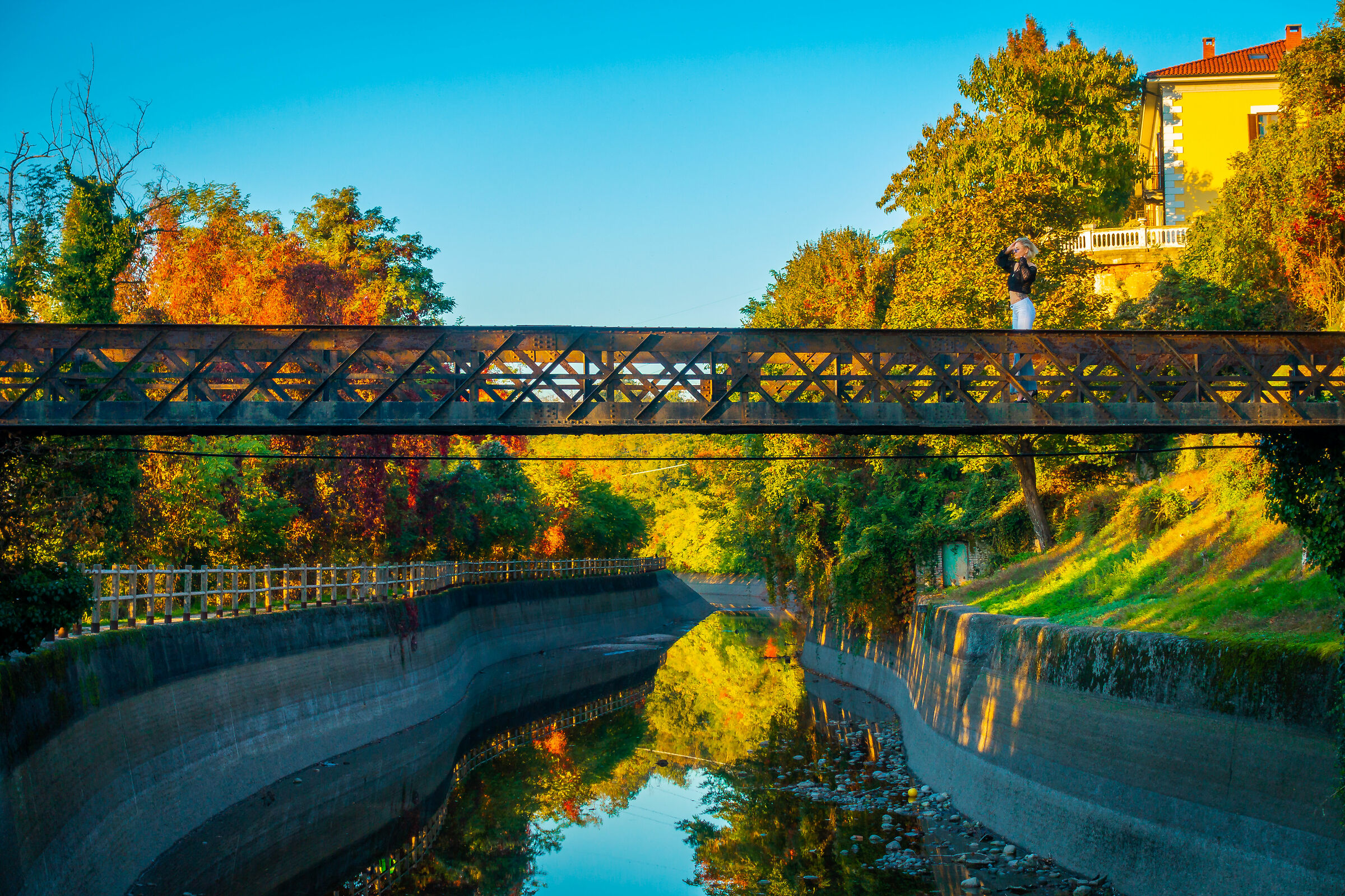 Bridge in autumn