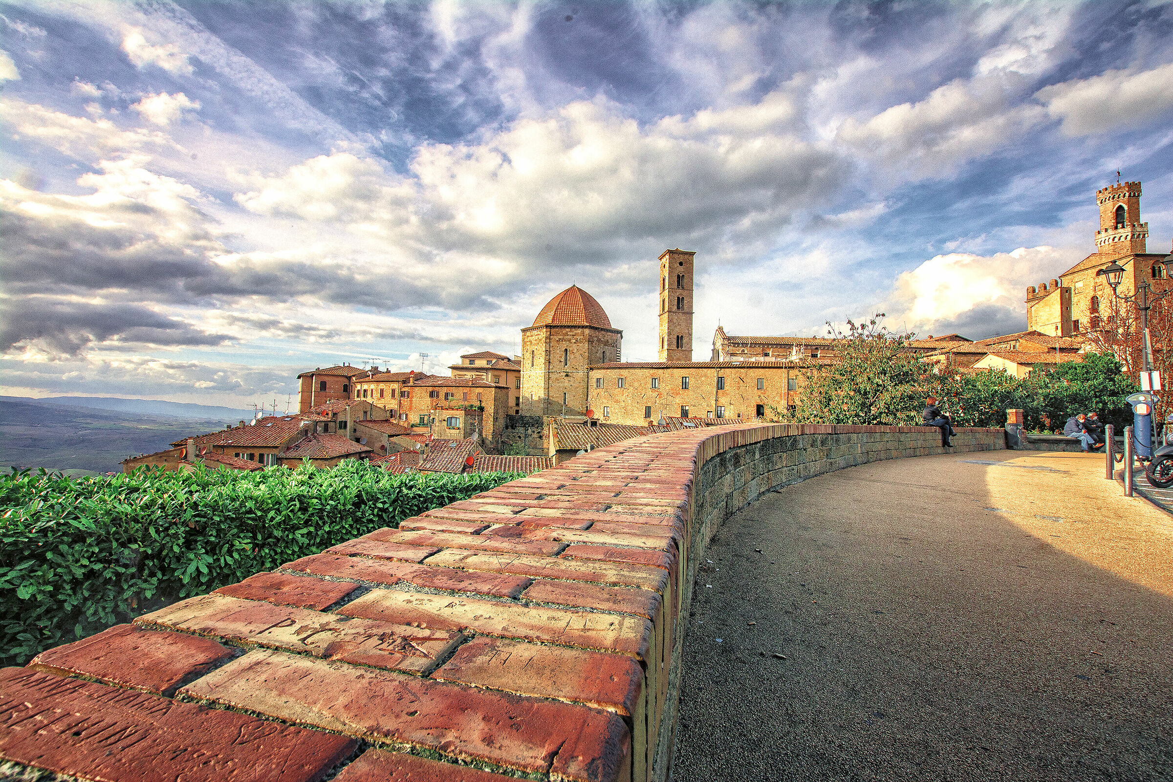 Volterra- La "Spalletta" sul Viale dei Ponti.