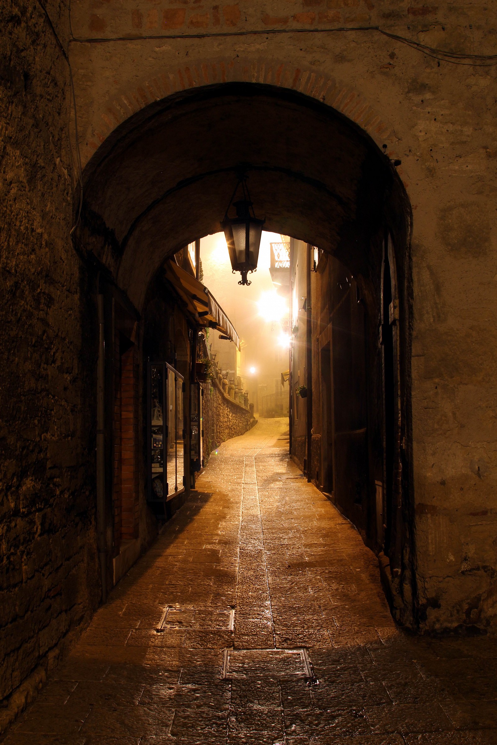arches in the alleys of the old