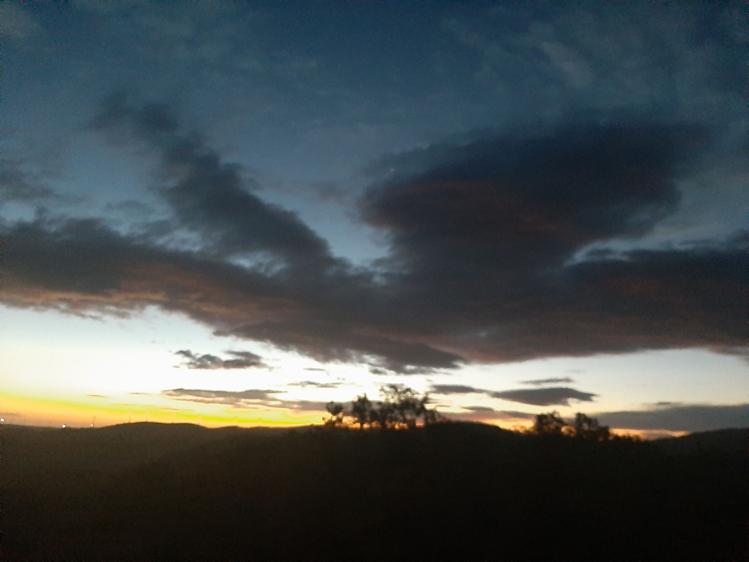 Polipo ( nuvola ) all'alba AV