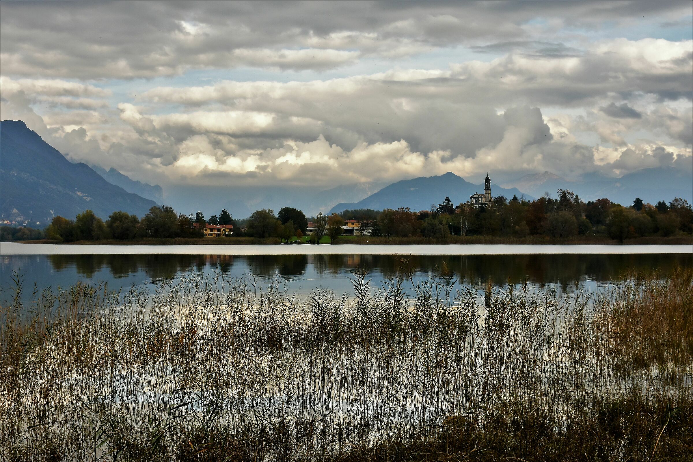 lago pusiano