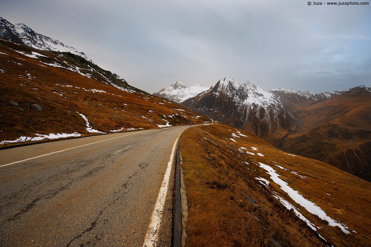 Road near Novena Pass, 008623