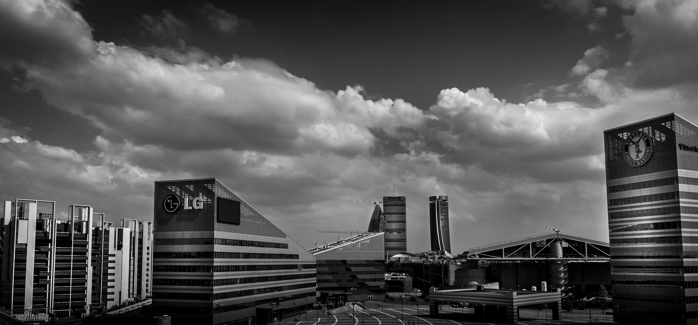 Casa Milan Drammativ B&W