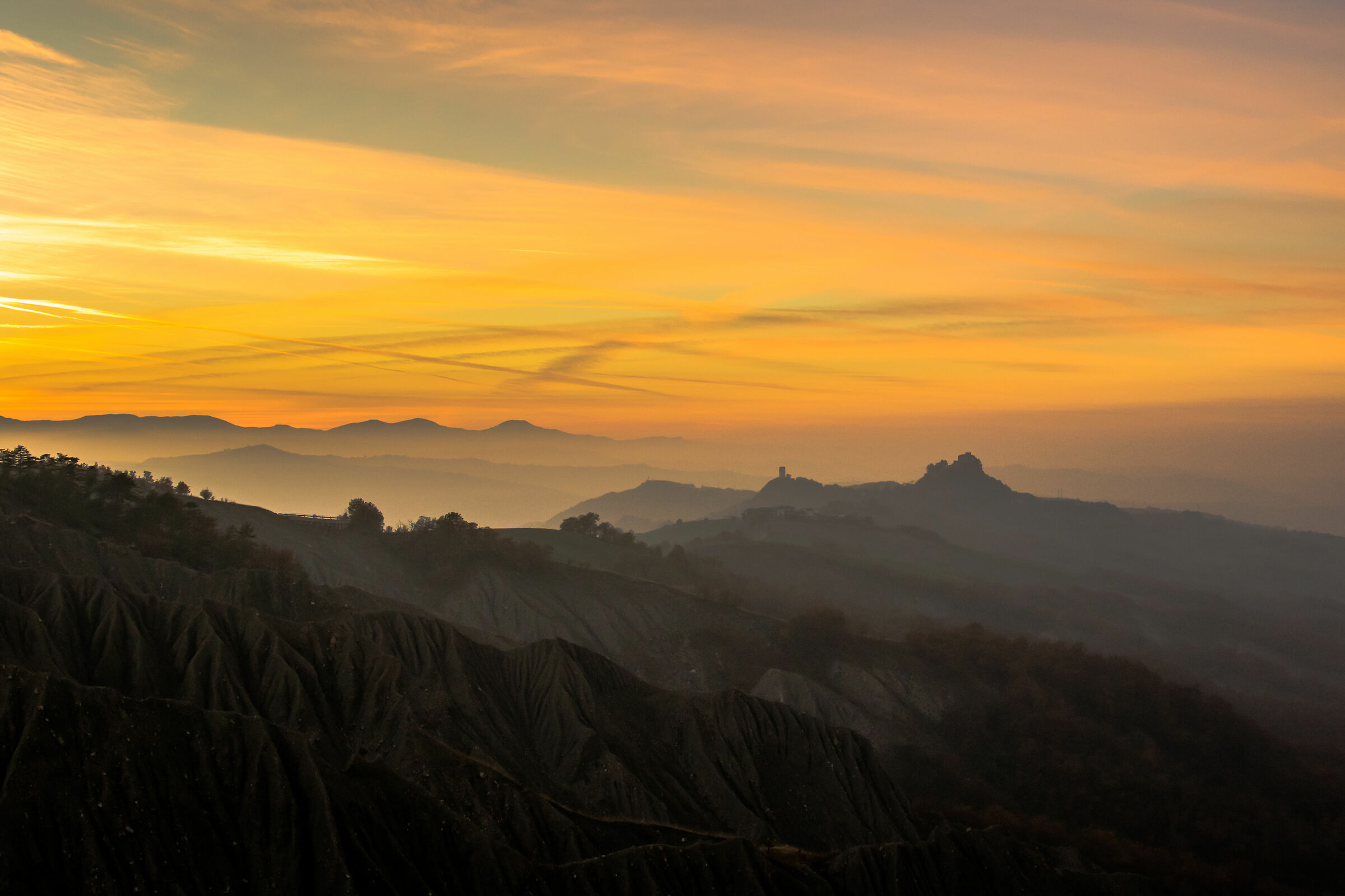 Tramonto sul castello di Rossena
